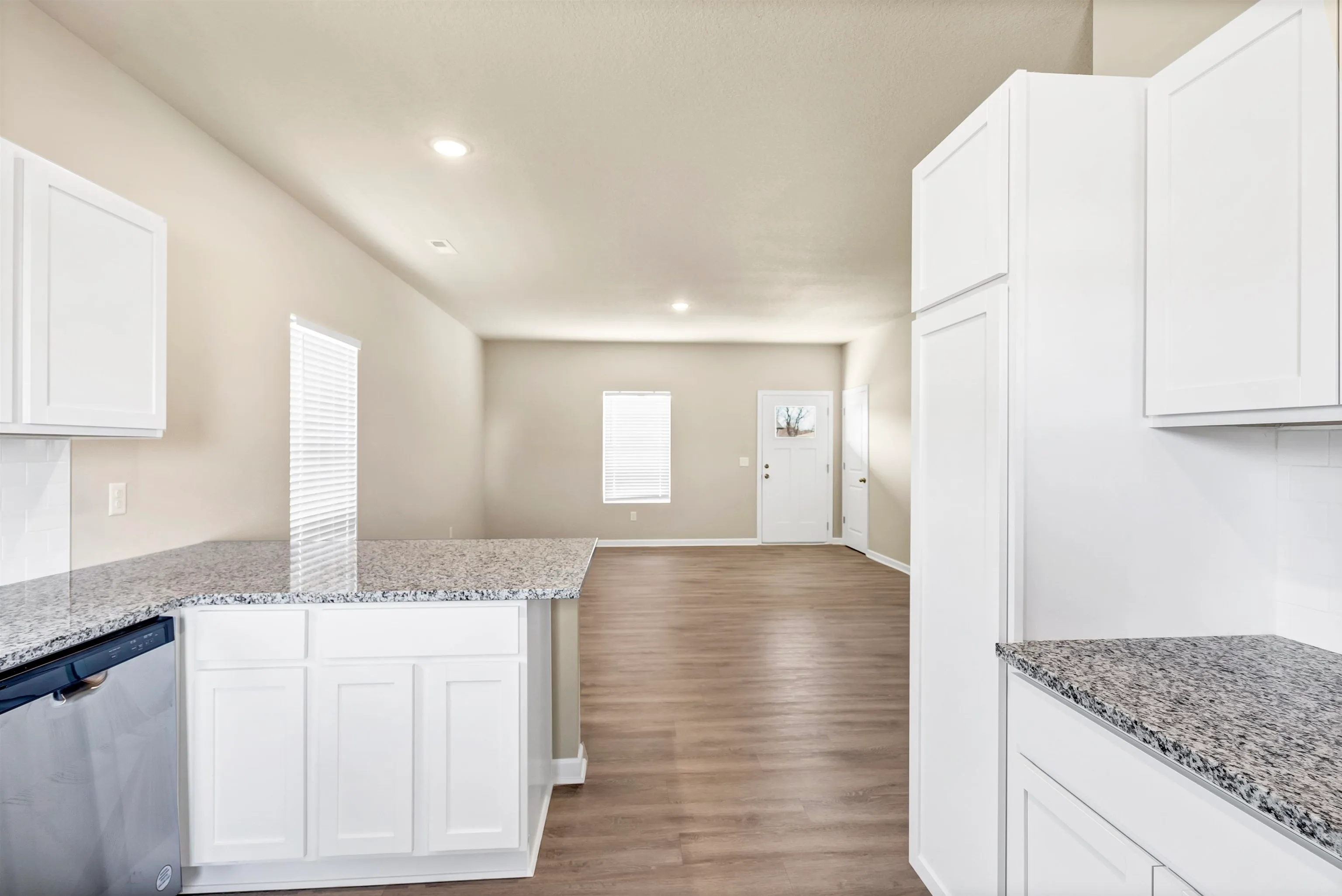 McPherson, Kansas 67460, United States, 3 Bedrooms Bedrooms, ,2 BathroomsBathrooms,Residential,Pending,46604