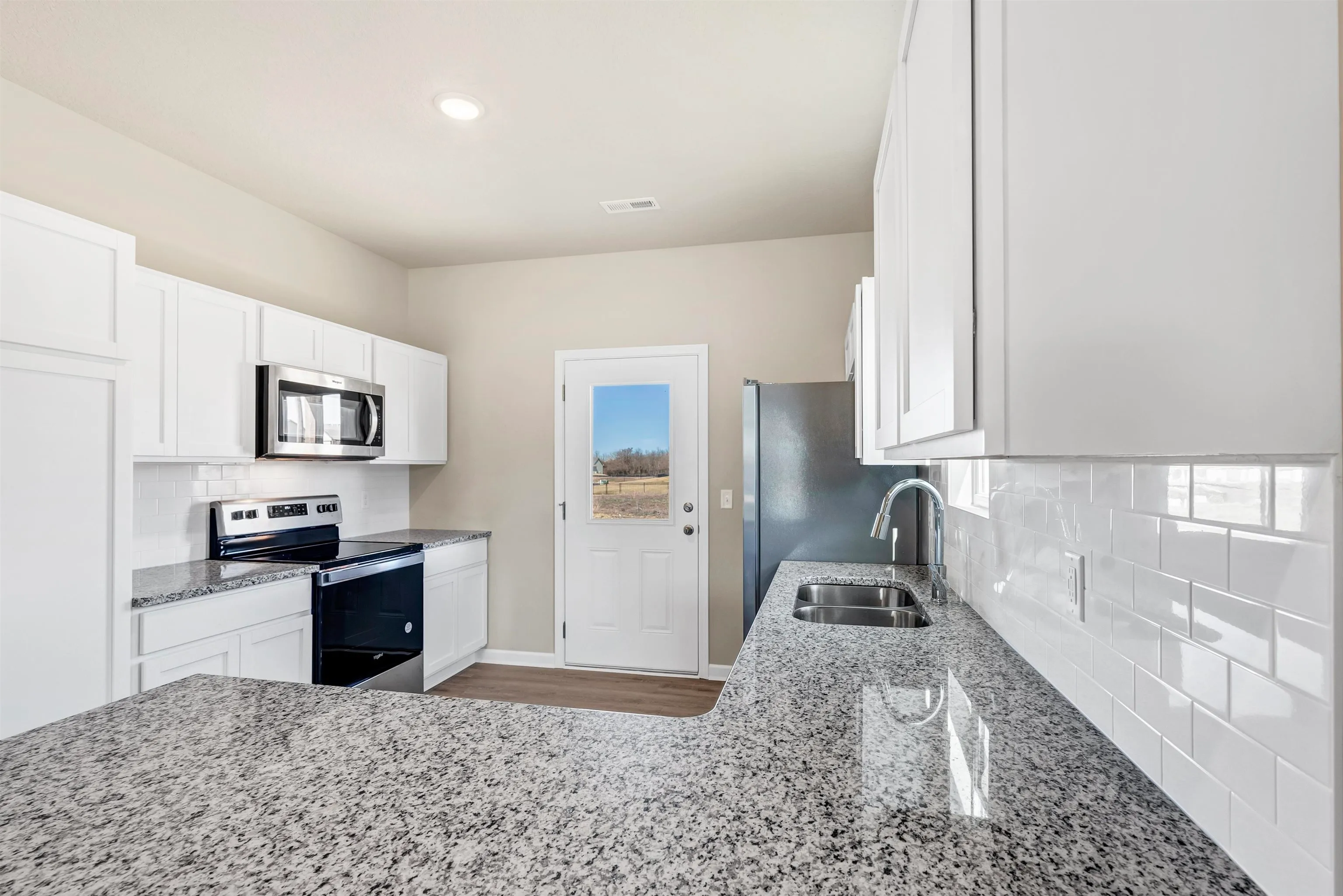 McPherson, Kansas 67460, United States, 3 Bedrooms Bedrooms, ,2 BathroomsBathrooms,Residential,Pending,46604