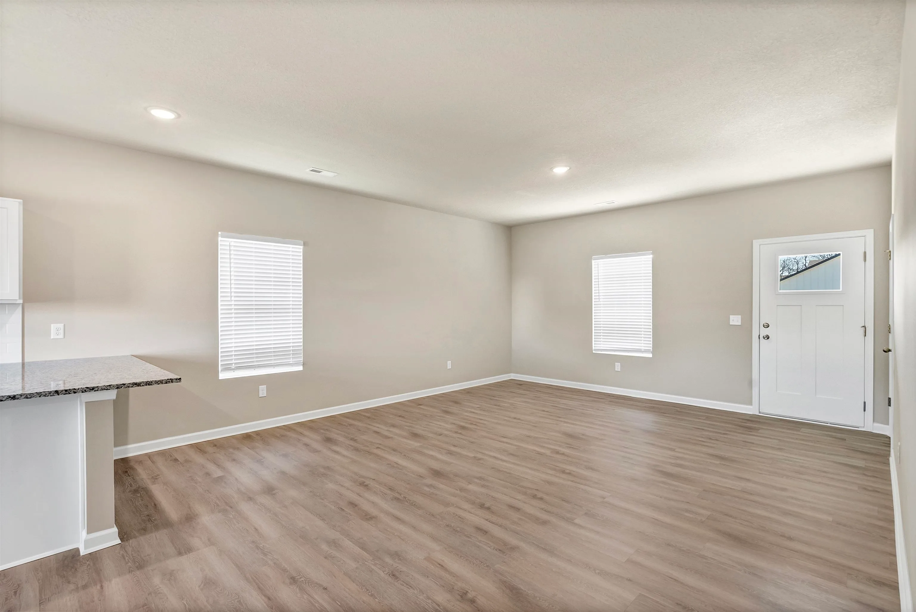 McPherson, Kansas 67460, United States, 3 Bedrooms Bedrooms, ,2 BathroomsBathrooms,Residential,Pending,46604