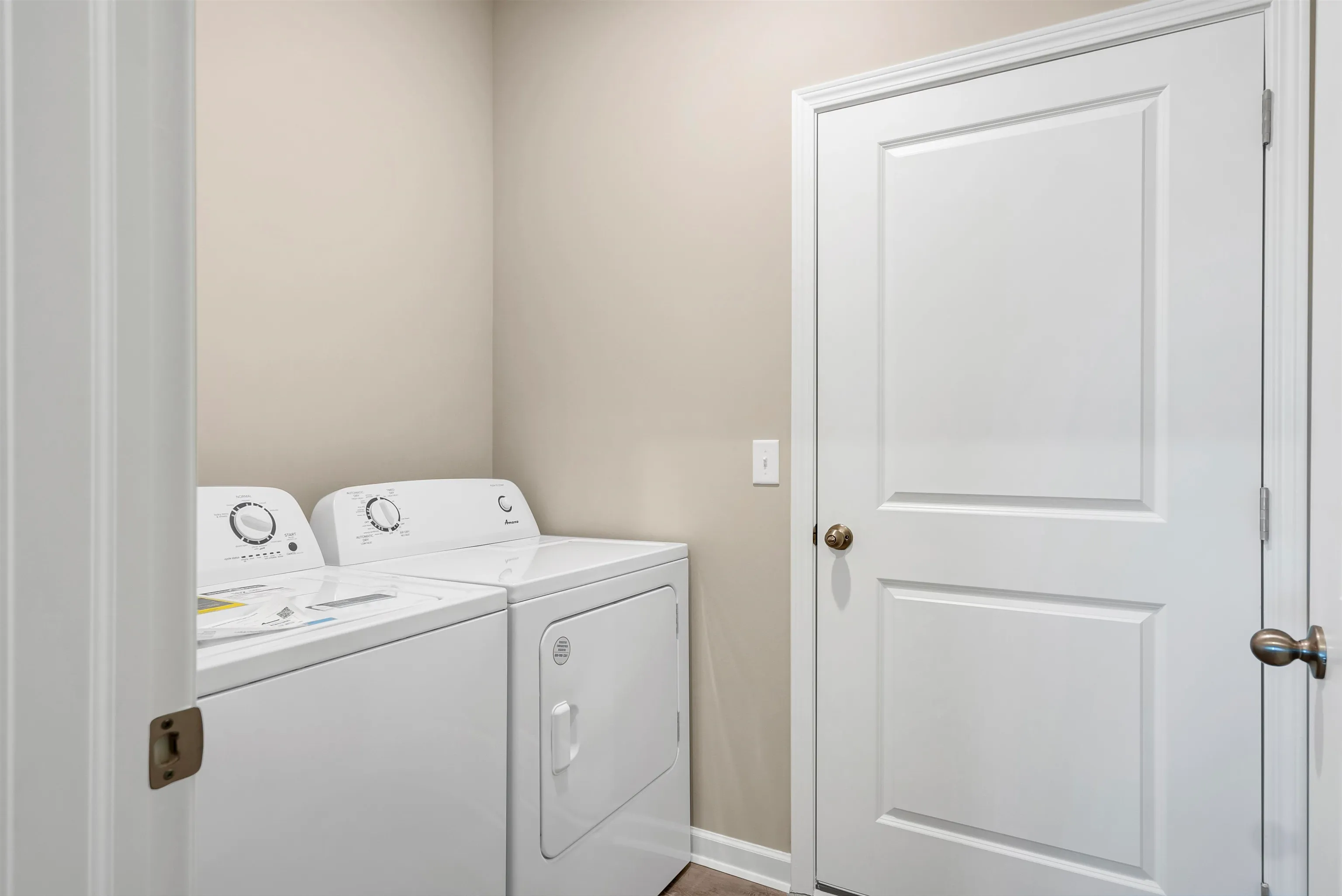 McPherson, Kansas 67460, United States, 3 Bedrooms Bedrooms, ,2 BathroomsBathrooms,Residential,Pending,46604