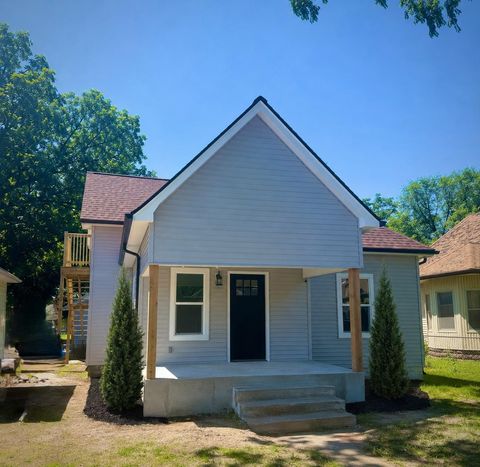 Photo of 1239 S Main St, Wichita, KS 67213 (MLS # 673006)