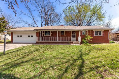 Homes For Sale - 320 S 1st Ave<br/> Clearwater, KS 67026