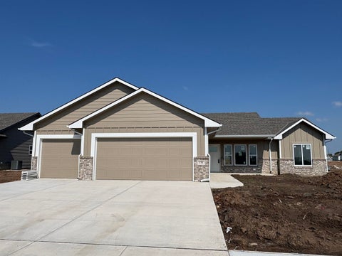 Homes For Sale - 136 E Hickam St<br/> Derby, KS 67037