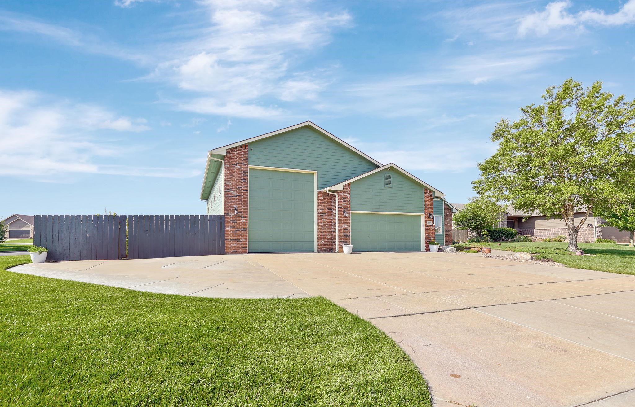2557 E Saint Andrews Ct, Goddard, Kansas image 2