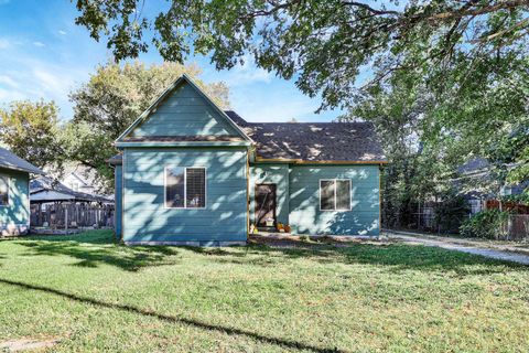 Homes For Sale - 408 E 8th St<br/> Newton, KS 67114