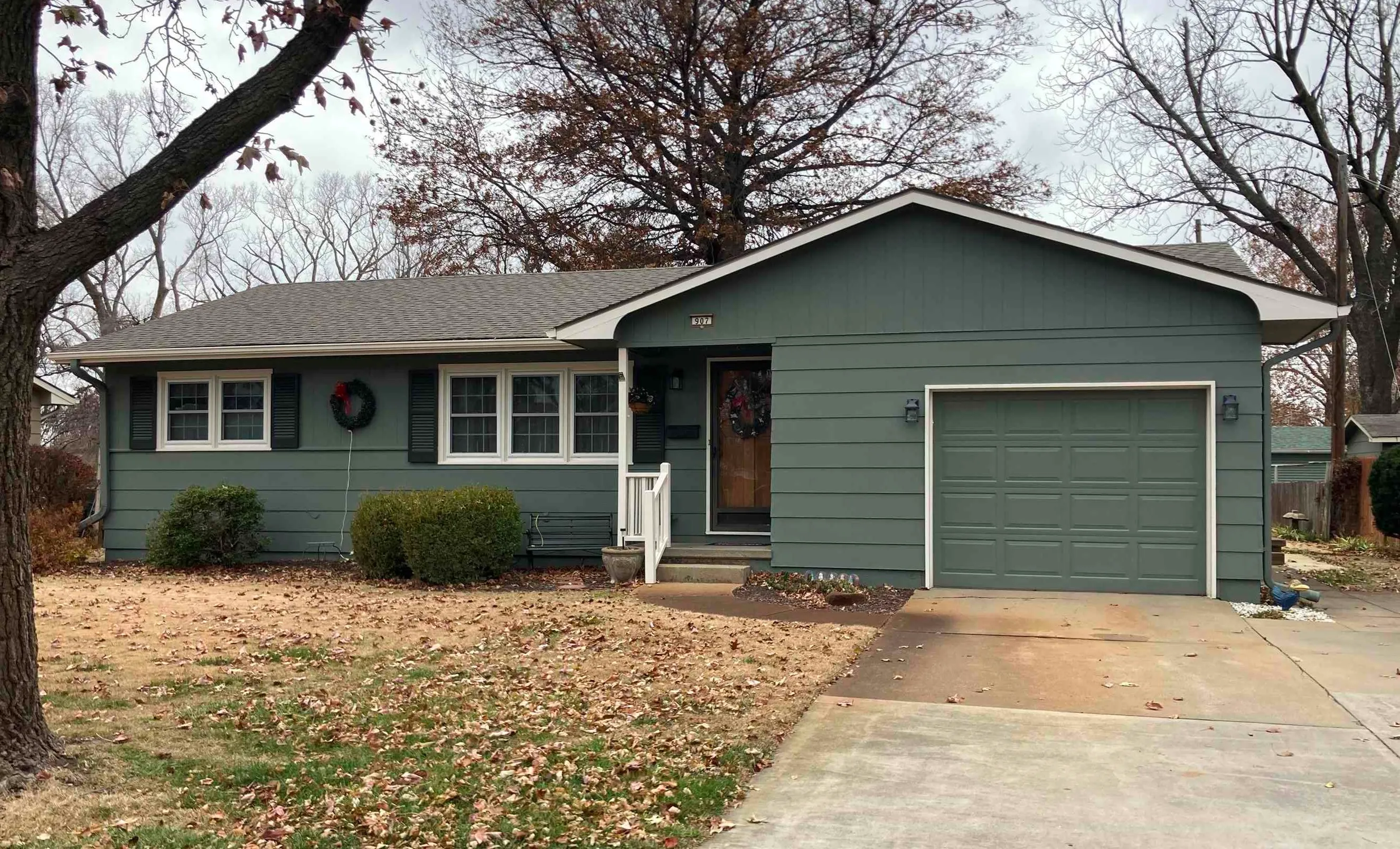 Halstead, Kansas 67056, United States, 2 Bedrooms Bedrooms, ,2 BathroomsBathrooms,Residential,Pending,26039