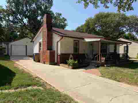 Homes For Sale - 833 N Kokomo Ave<br/> Derby, KS 67037