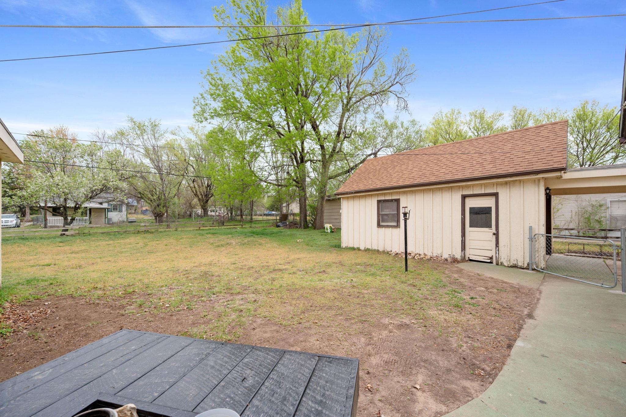 1416 W Kansas Ave, Arkansas City, Kansas image 24