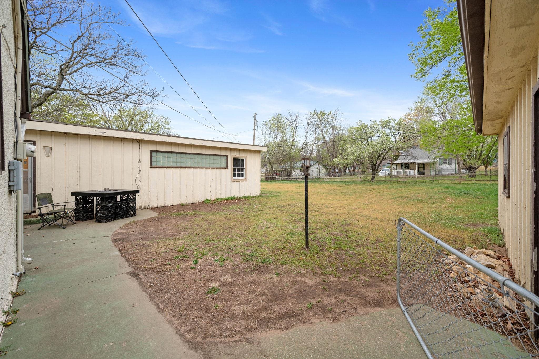 1416 W Kansas Ave, Arkansas City, Kansas image 14