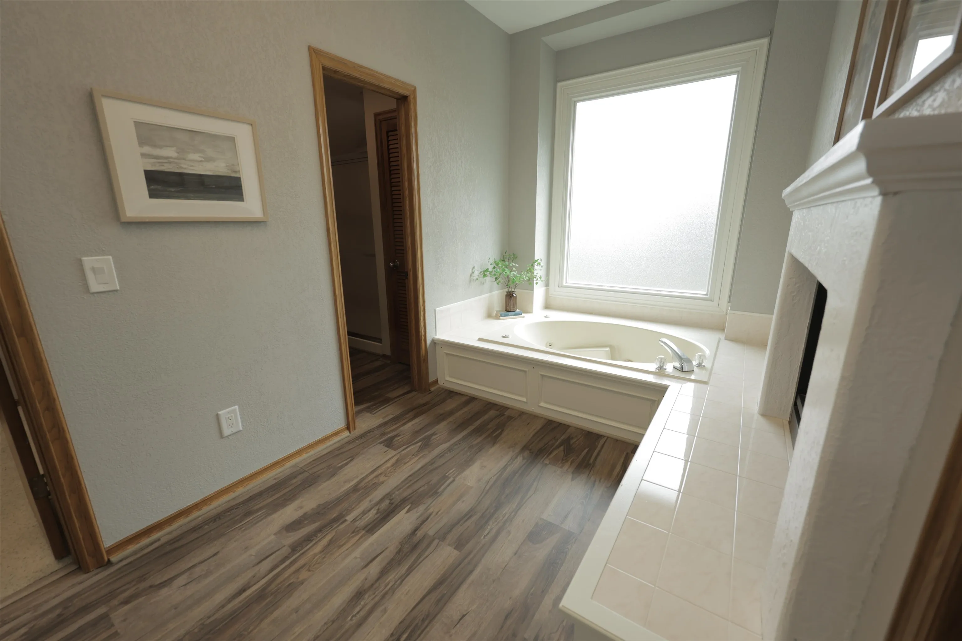 Wichita, Kansas 67206, United States, 4 Bedrooms Bedrooms, ,4 BathroomsBathrooms,Residential,Active,233505