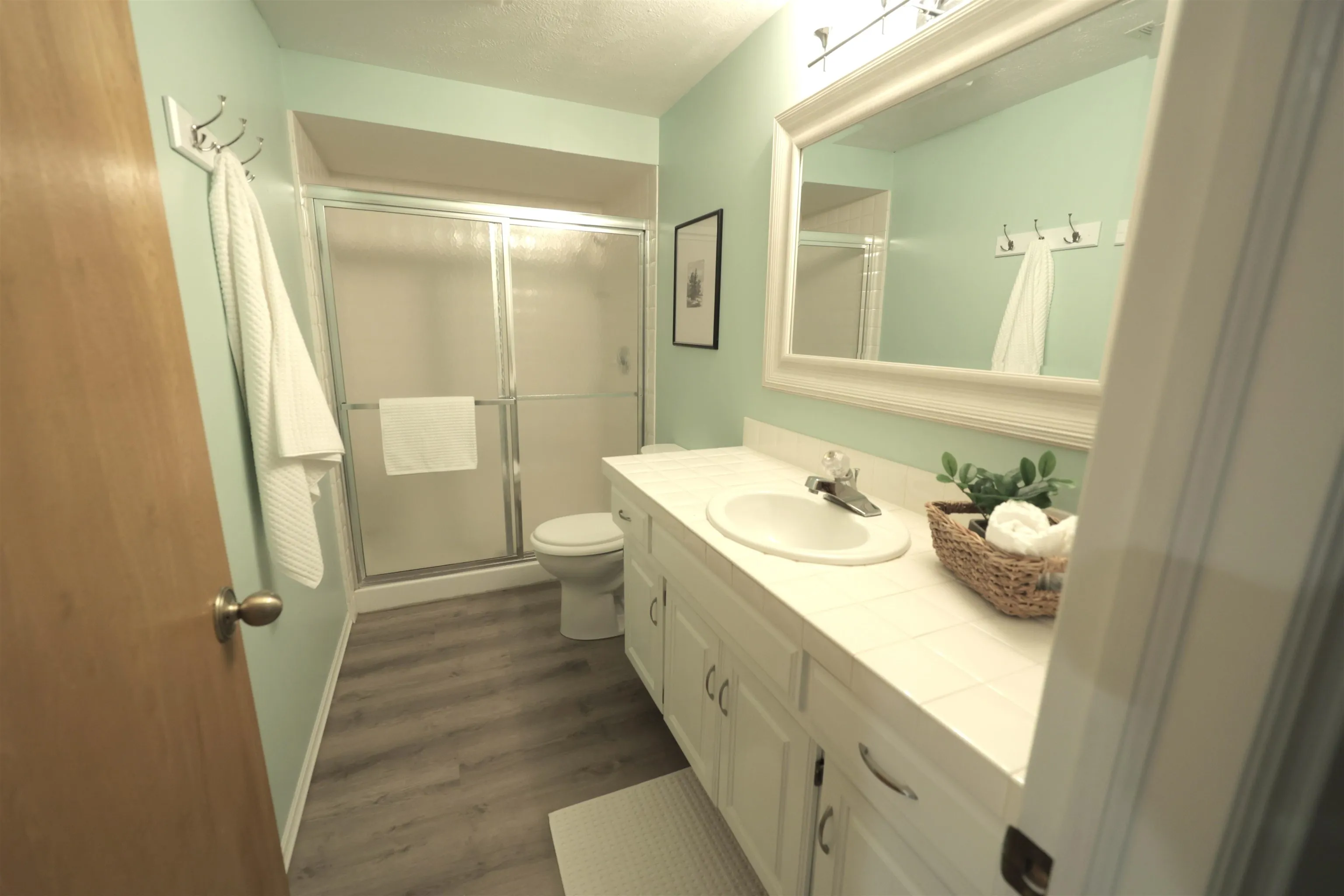 Wichita, Kansas 67206, United States, 4 Bedrooms Bedrooms, ,4 BathroomsBathrooms,Residential,Active,233505