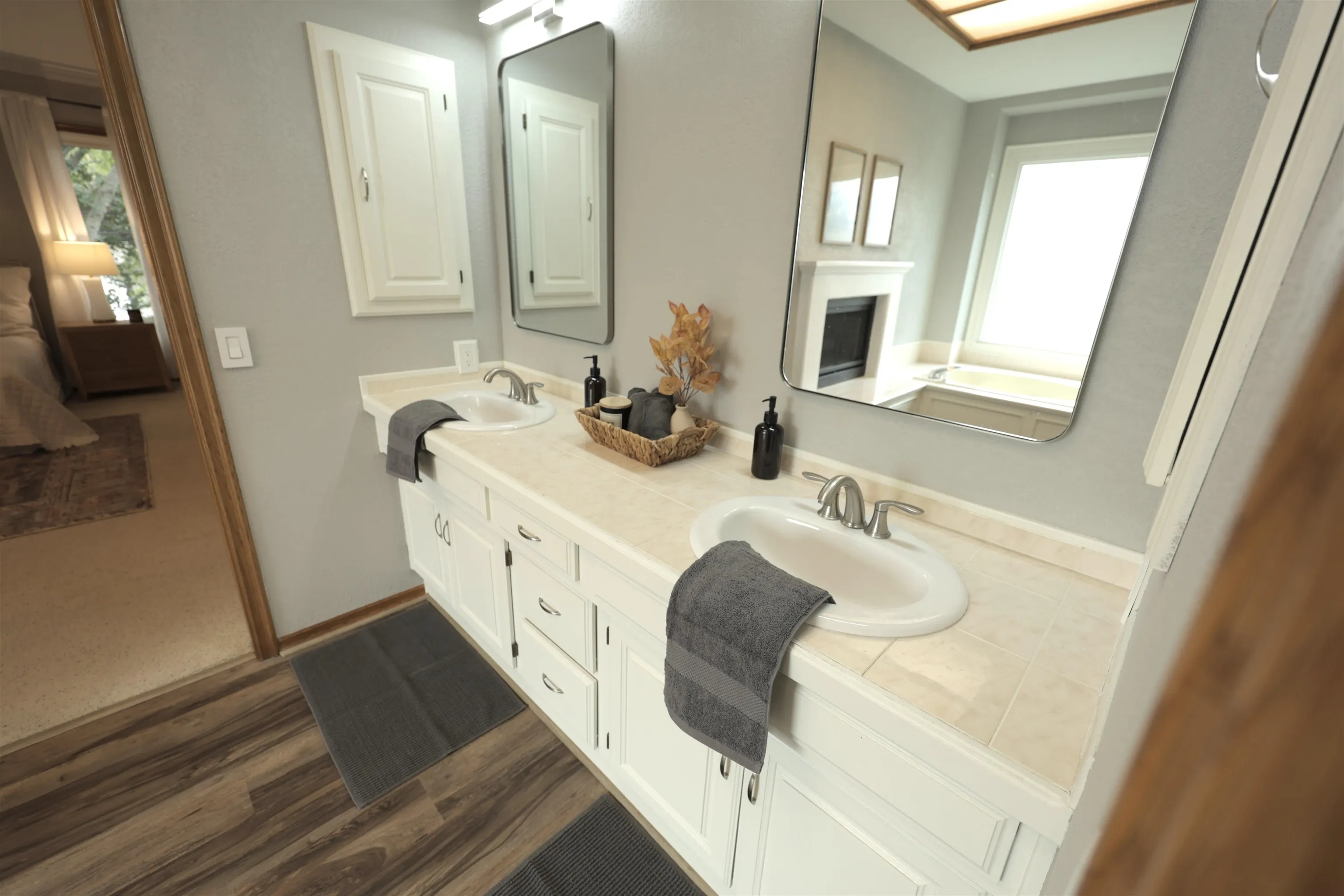 Wichita, Kansas 67206, United States, 4 Bedrooms Bedrooms, ,4 BathroomsBathrooms,Residential,Active,233505