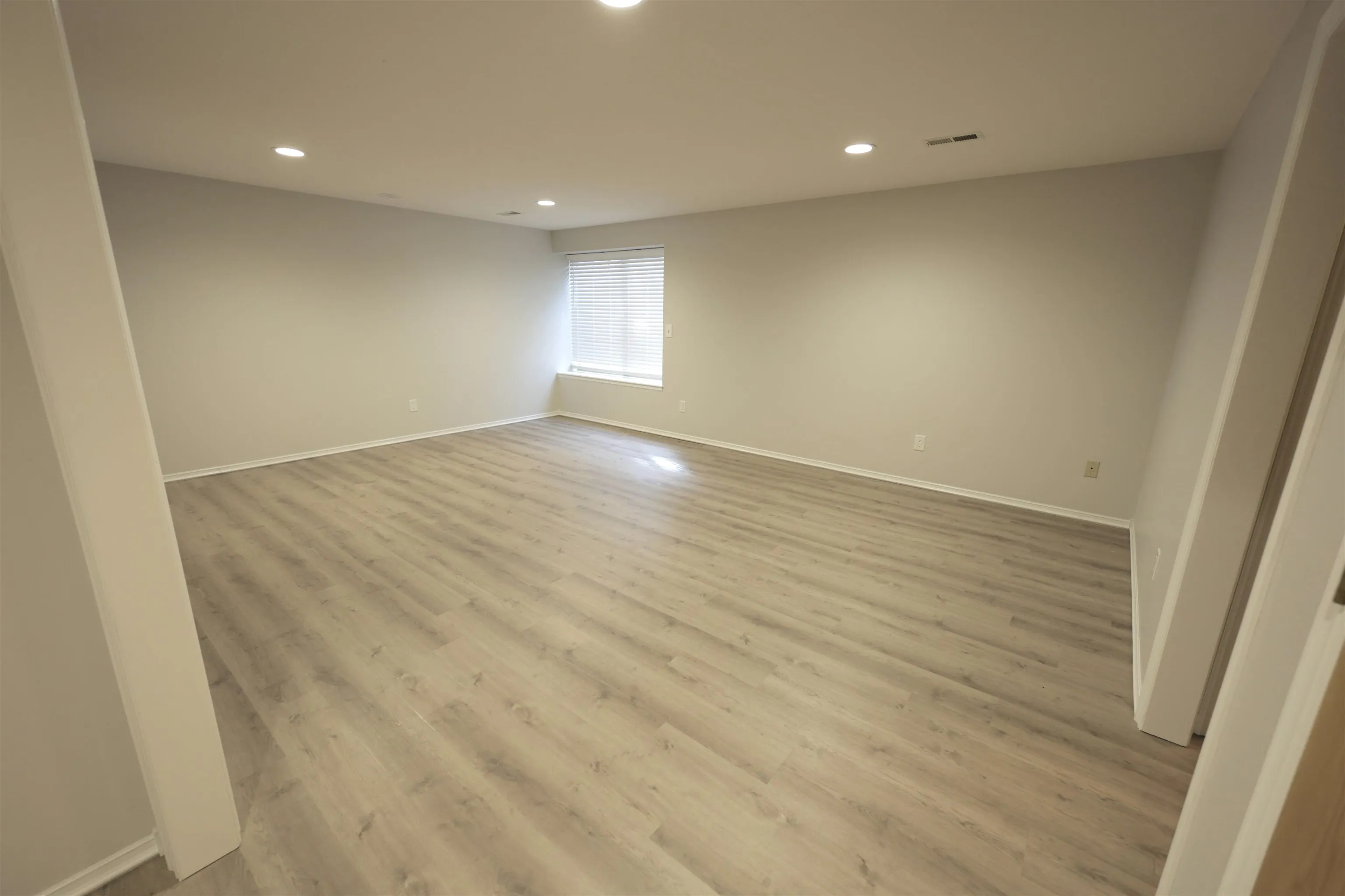 Wichita, Kansas 67206, United States, 4 Bedrooms Bedrooms, ,4 BathroomsBathrooms,Residential,Active,233505