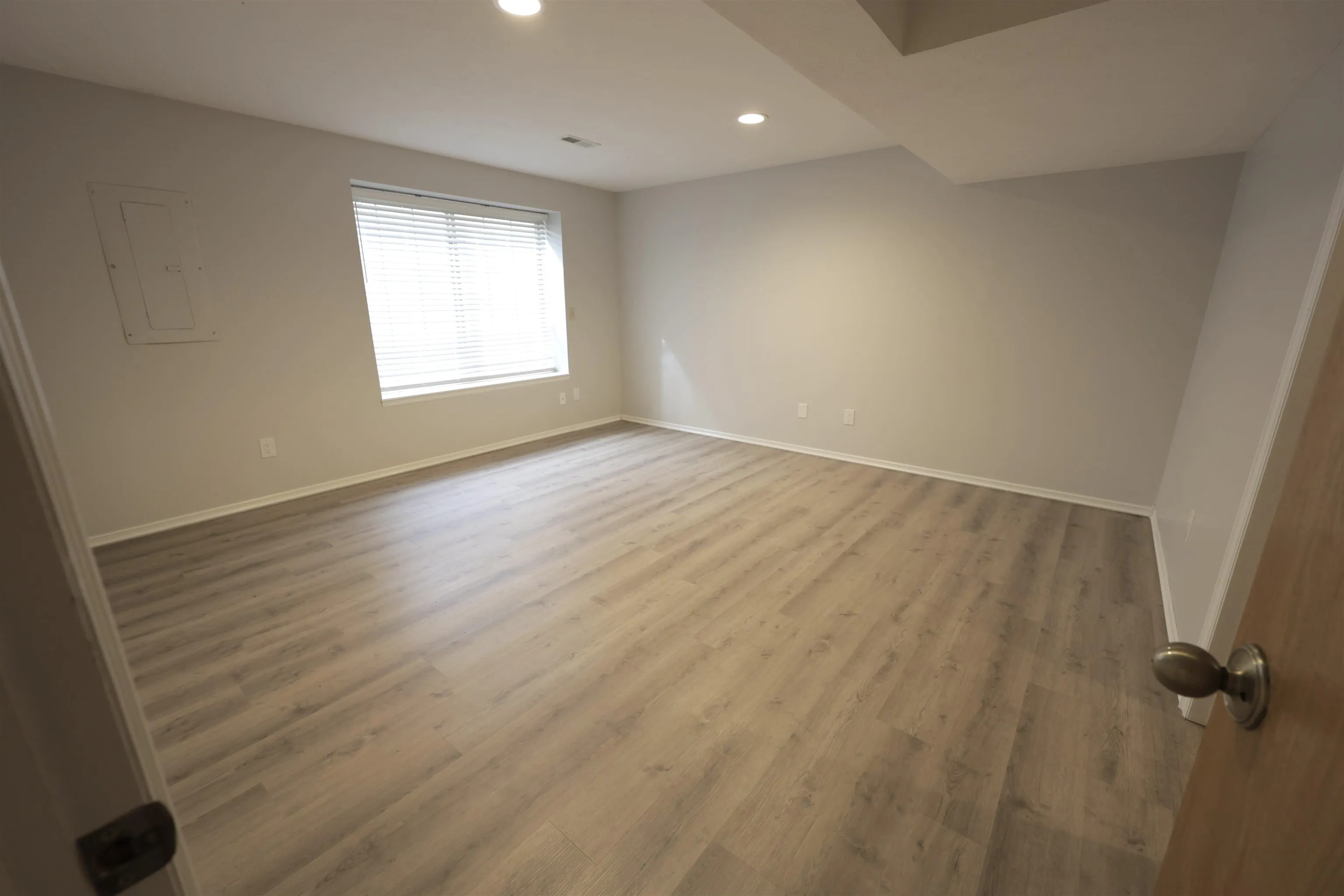 Wichita, Kansas 67206, United States, 4 Bedrooms Bedrooms, ,4 BathroomsBathrooms,Residential,Active,233505