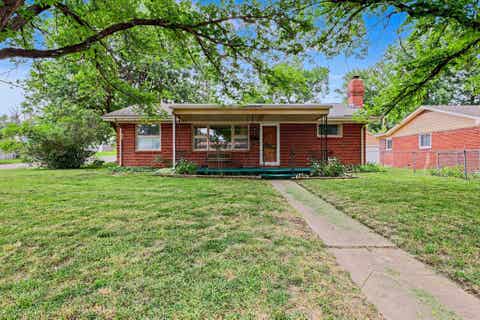 Homes For Sale - 1156 N Lakeview Dr<br/> Derby, KS 67037