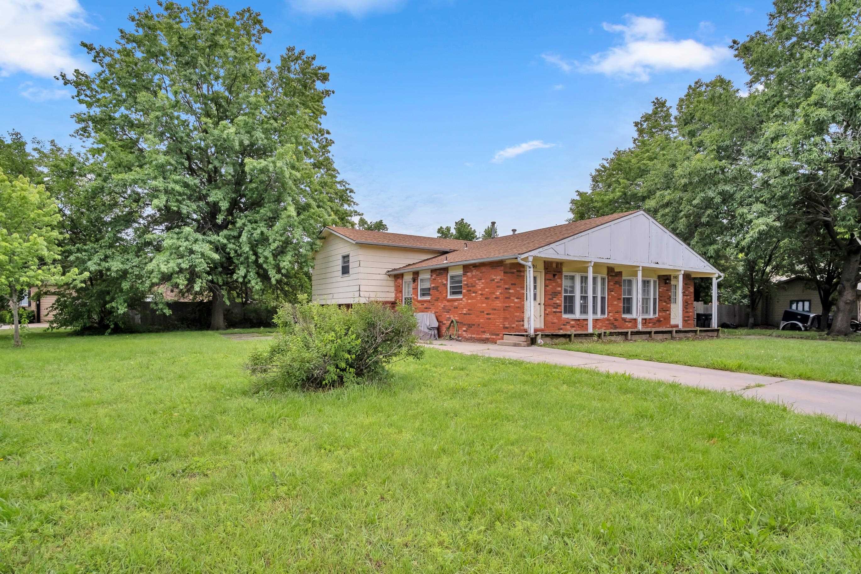 701-703 W 17th St, Newton, Kansas image 2