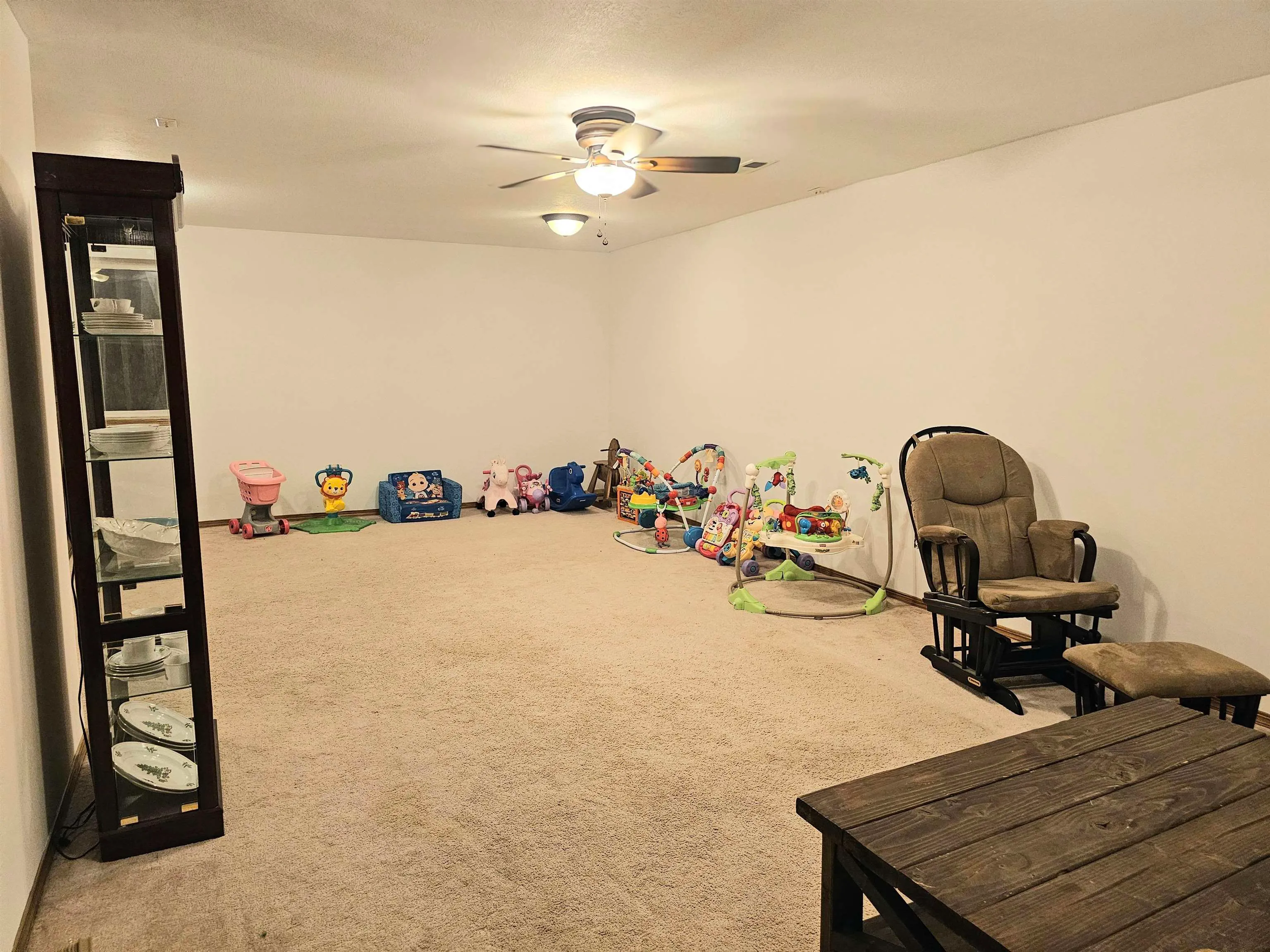 Derby, Kansas 67037, United States, 3 Bedrooms Bedrooms, ,3 BathroomsBathrooms,Residential,Pending,94671