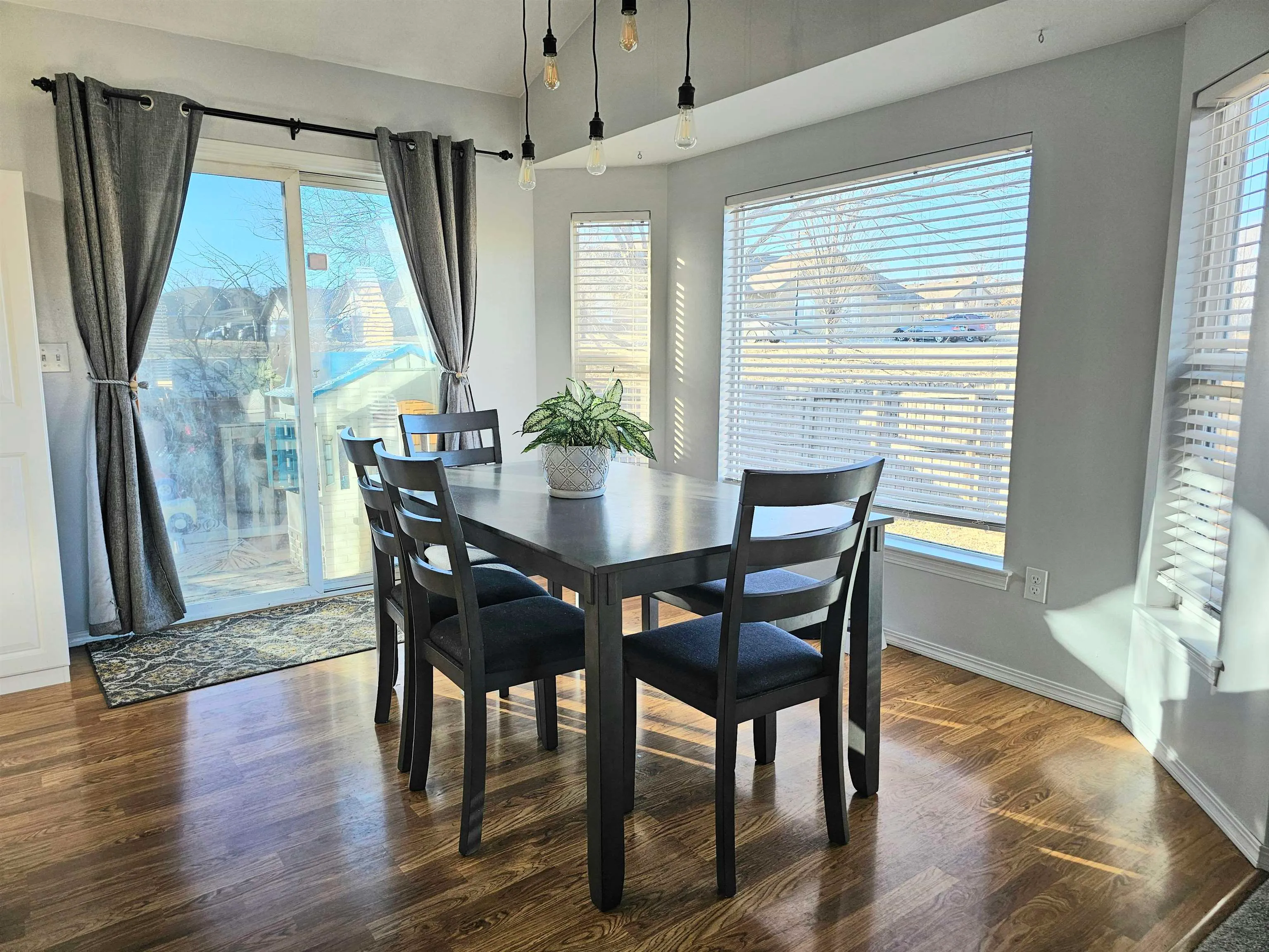 Derby, Kansas 67037, United States, 3 Bedrooms Bedrooms, ,3 BathroomsBathrooms,Residential,Pending,94671