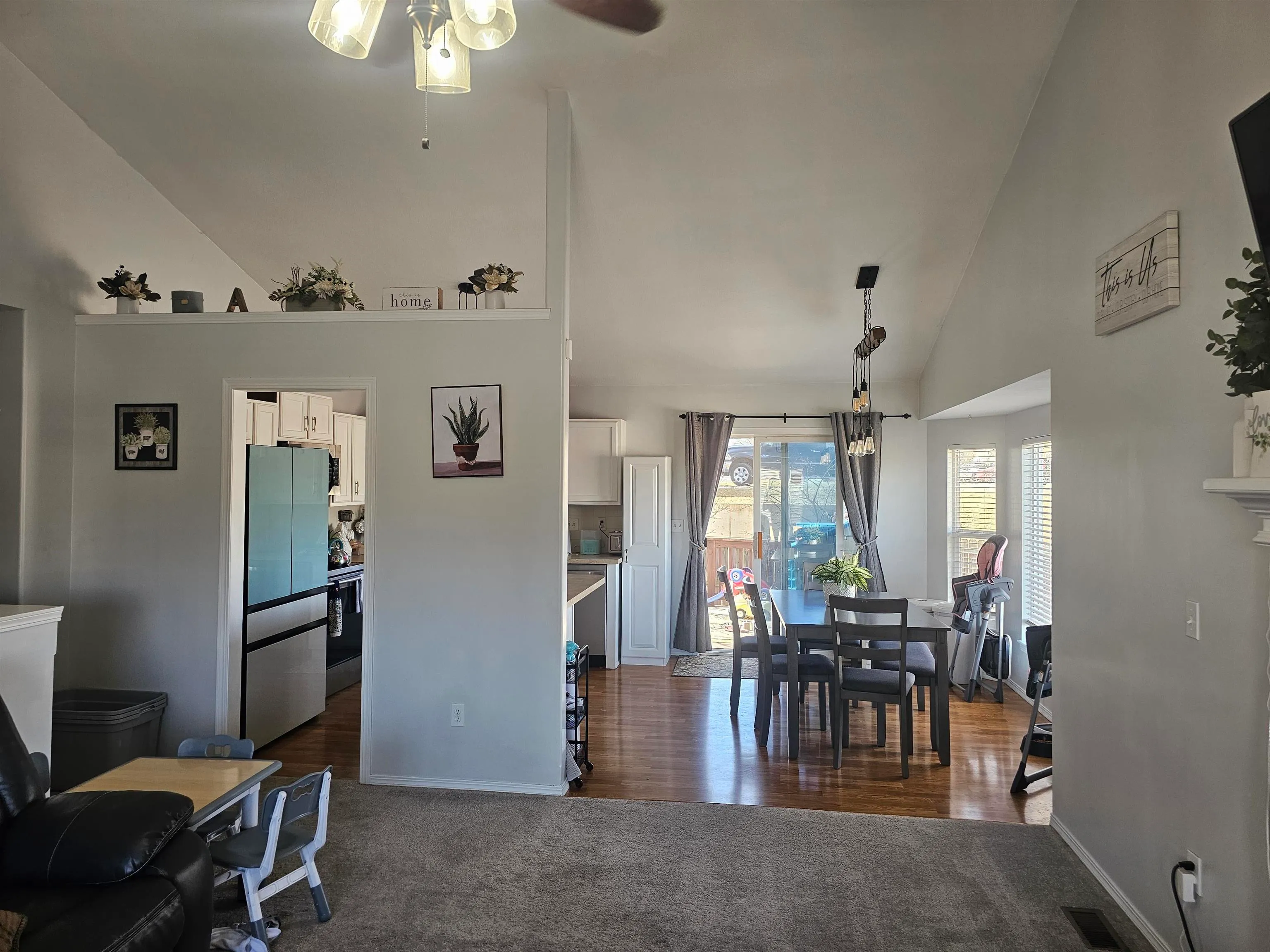 Derby, Kansas 67037, United States, 3 Bedrooms Bedrooms, ,3 BathroomsBathrooms,Residential,Pending,94671