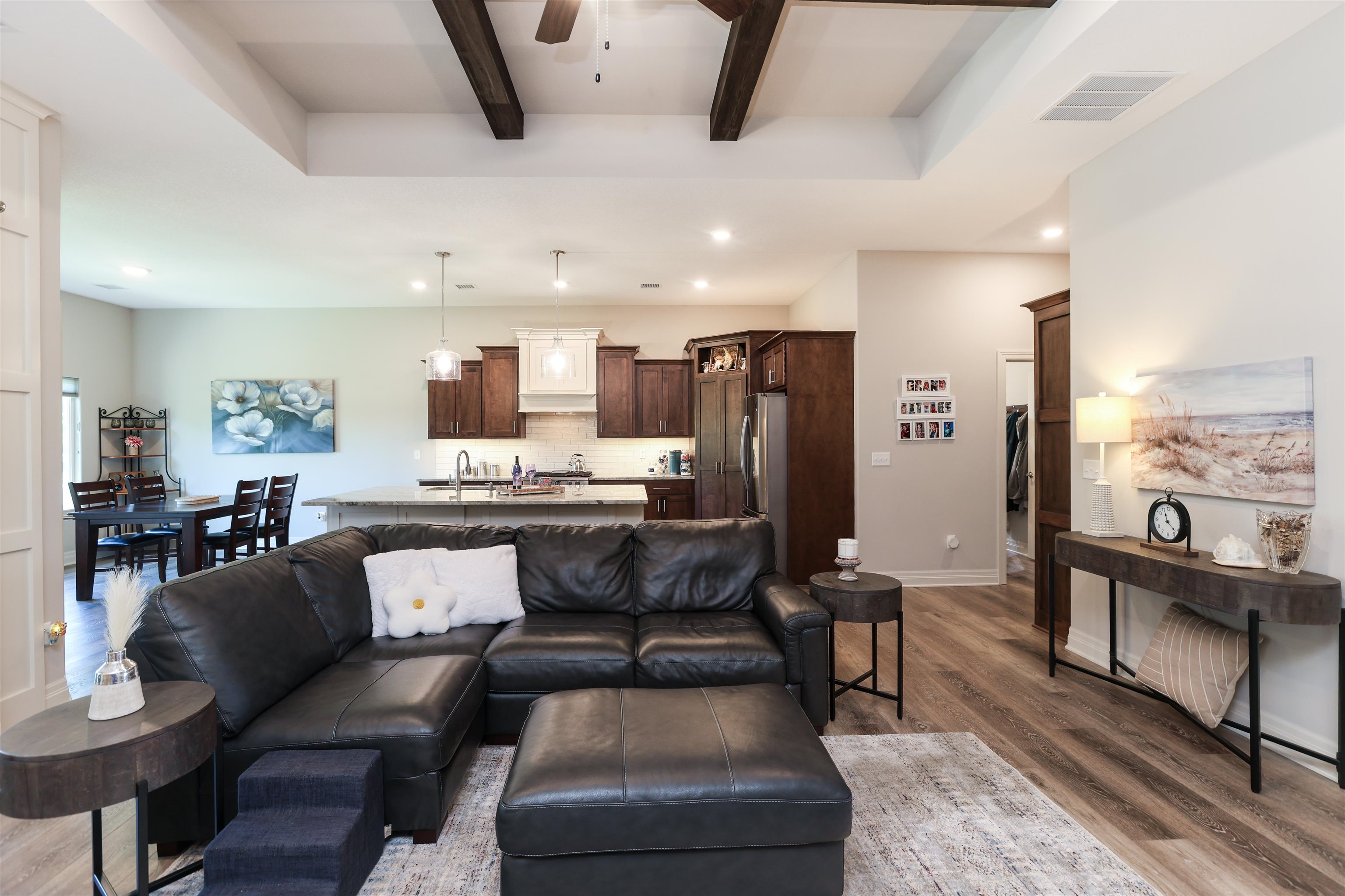 3601 N Lakeway Ct, Wichita, Kansas image 13
