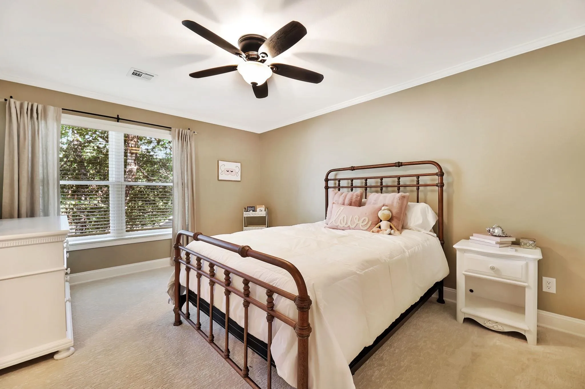 Wichita, Kansas 67206, United States, 5 Bedrooms Bedrooms, ,5 BathroomsBathrooms,Residential,Pending,41170