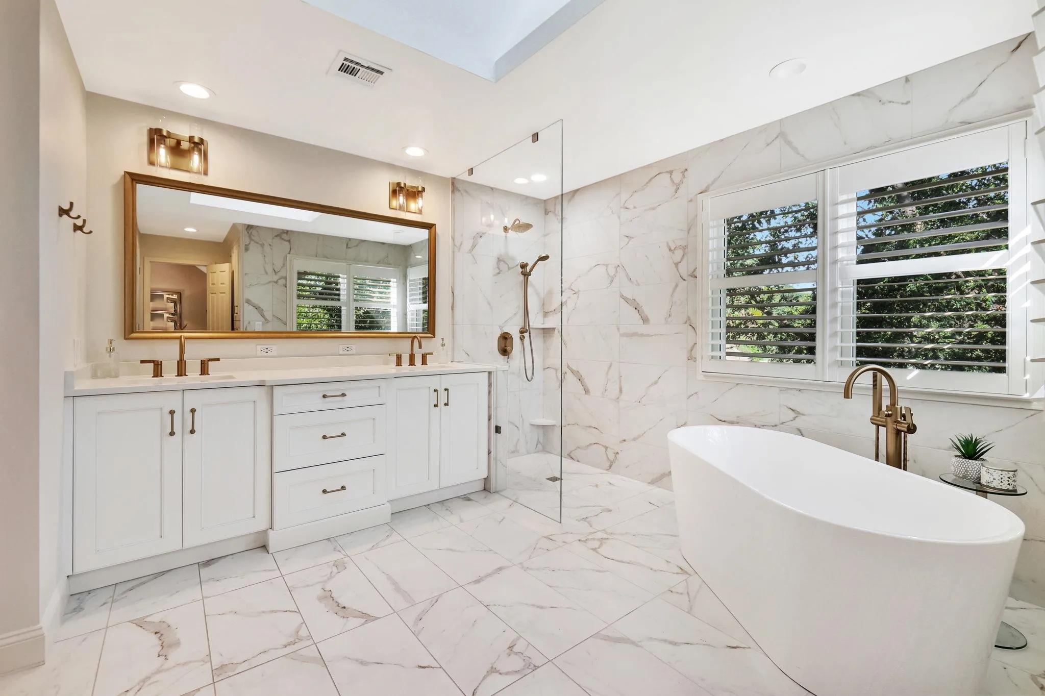 Wichita, Kansas 67206, United States, 5 Bedrooms Bedrooms, ,5 BathroomsBathrooms,Residential,Pending,41170