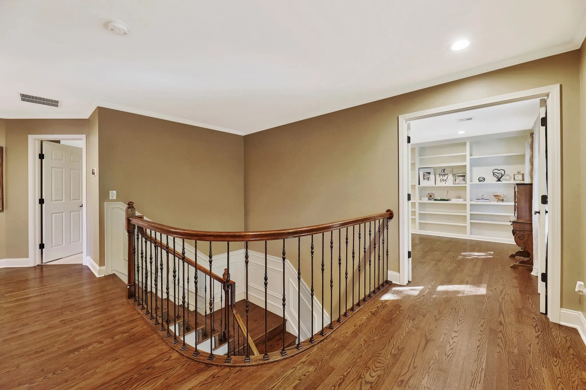 Wichita, Kansas 67206, United States, 5 Bedrooms Bedrooms, ,5 BathroomsBathrooms,Residential,Pending,41170