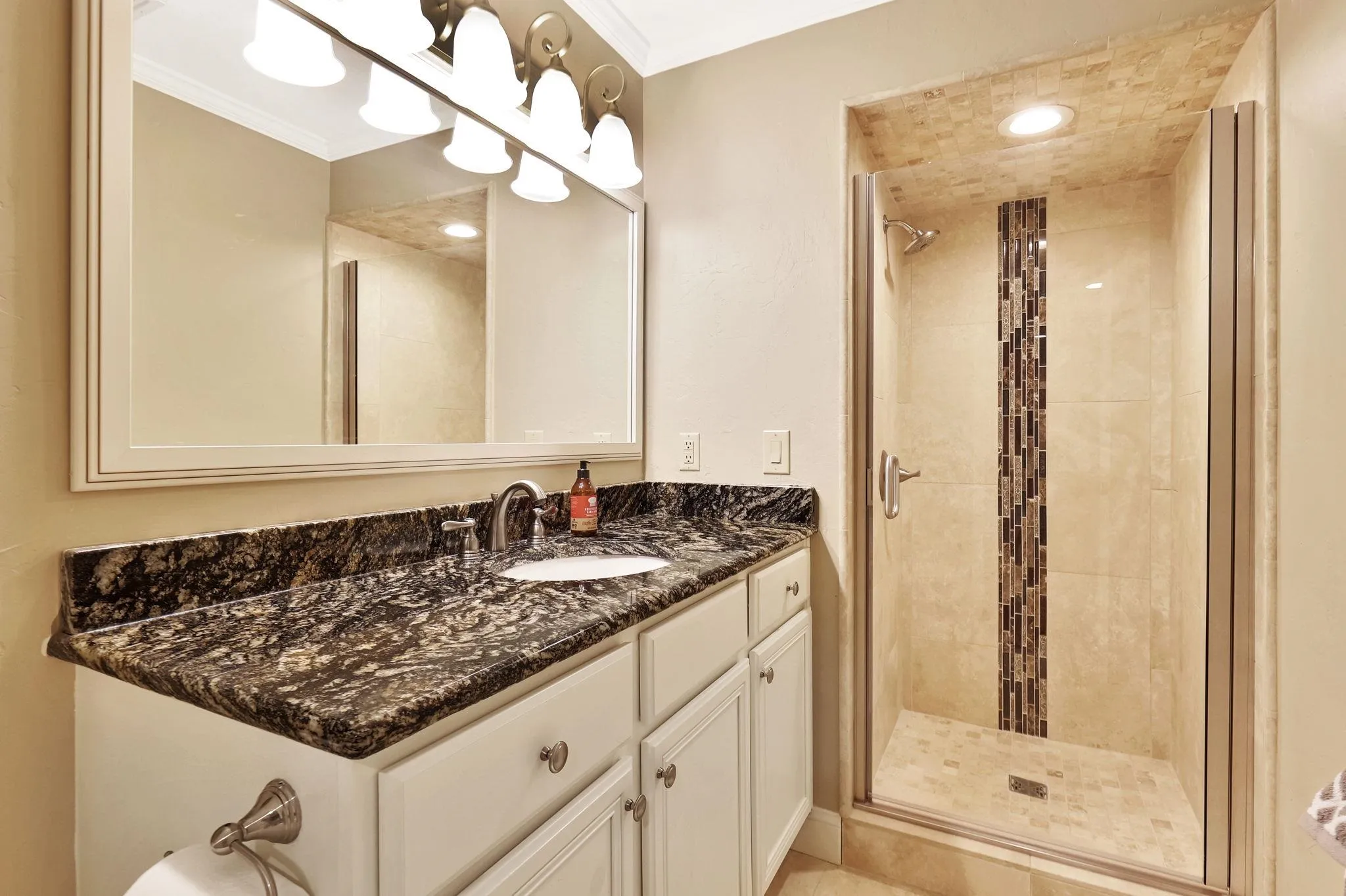 Wichita, Kansas 67206, United States, 5 Bedrooms Bedrooms, ,5 BathroomsBathrooms,Residential,Pending,41170