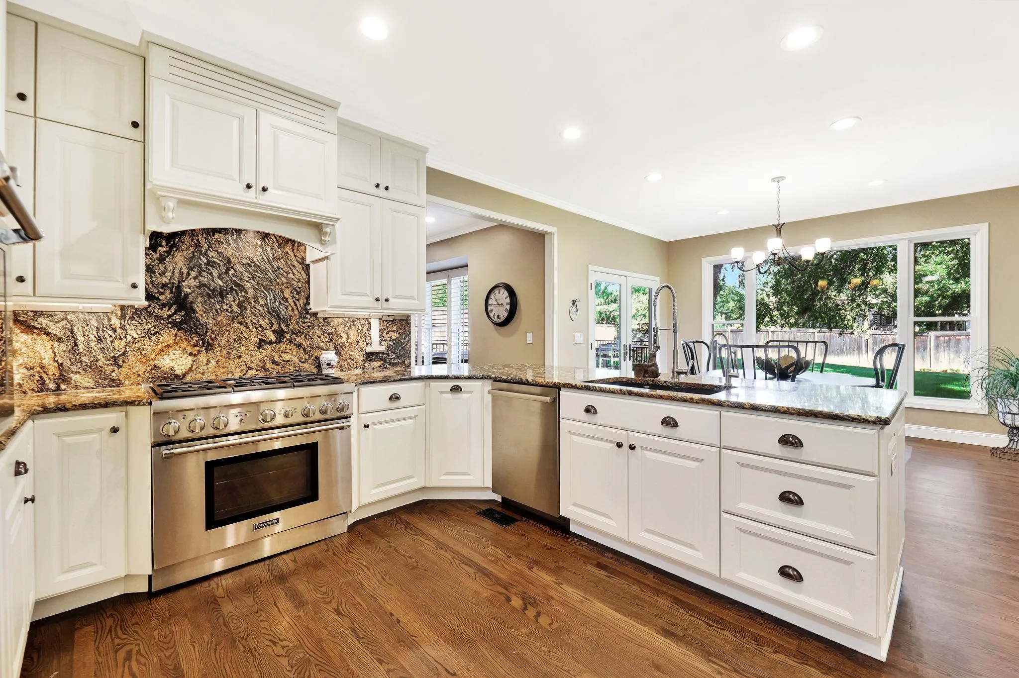 Wichita, Kansas 67206, United States, 5 Bedrooms Bedrooms, ,5 BathroomsBathrooms,Residential,Pending,41170