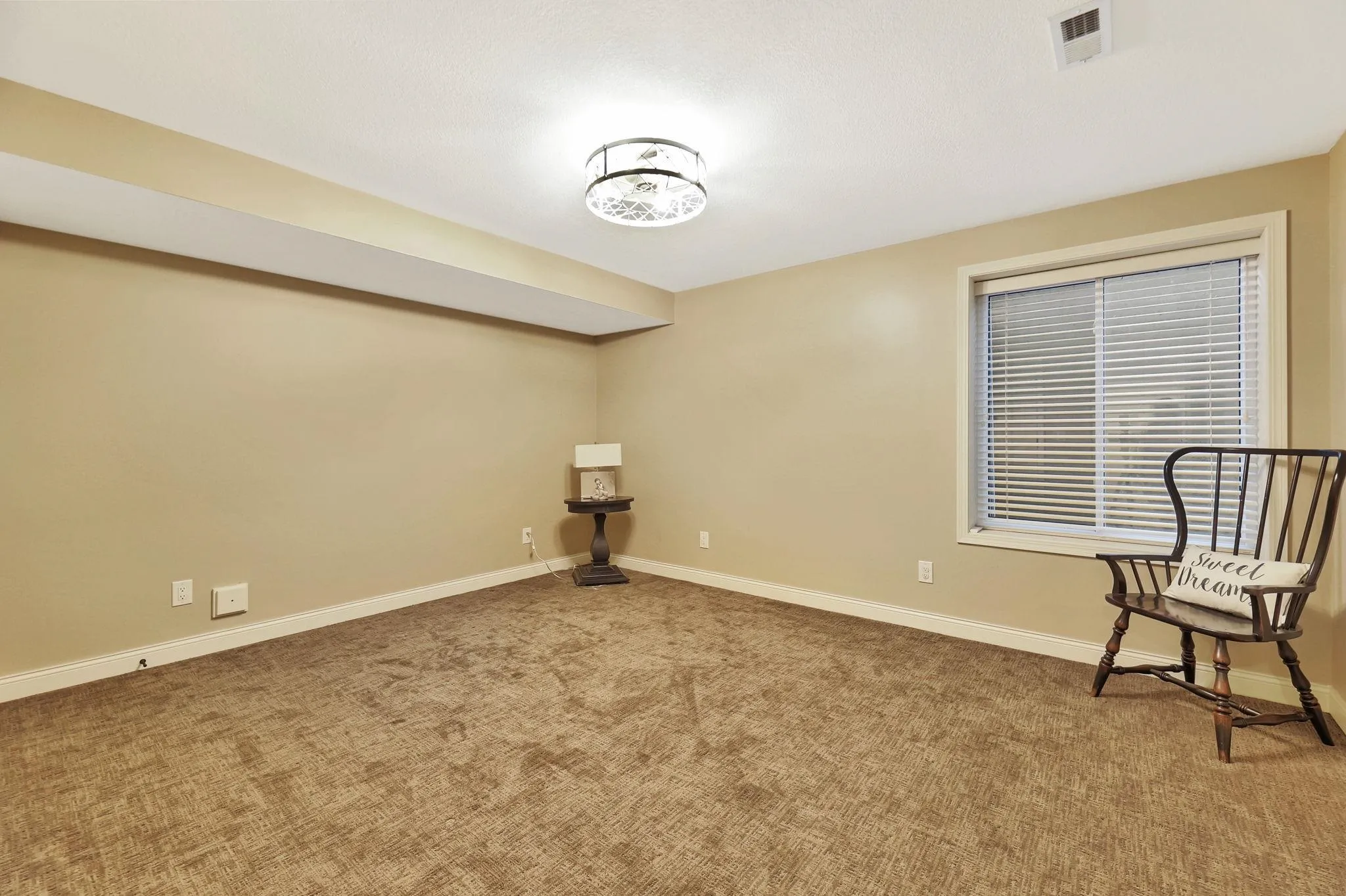 Wichita, Kansas 67206, United States, 5 Bedrooms Bedrooms, ,5 BathroomsBathrooms,Residential,Pending,41170