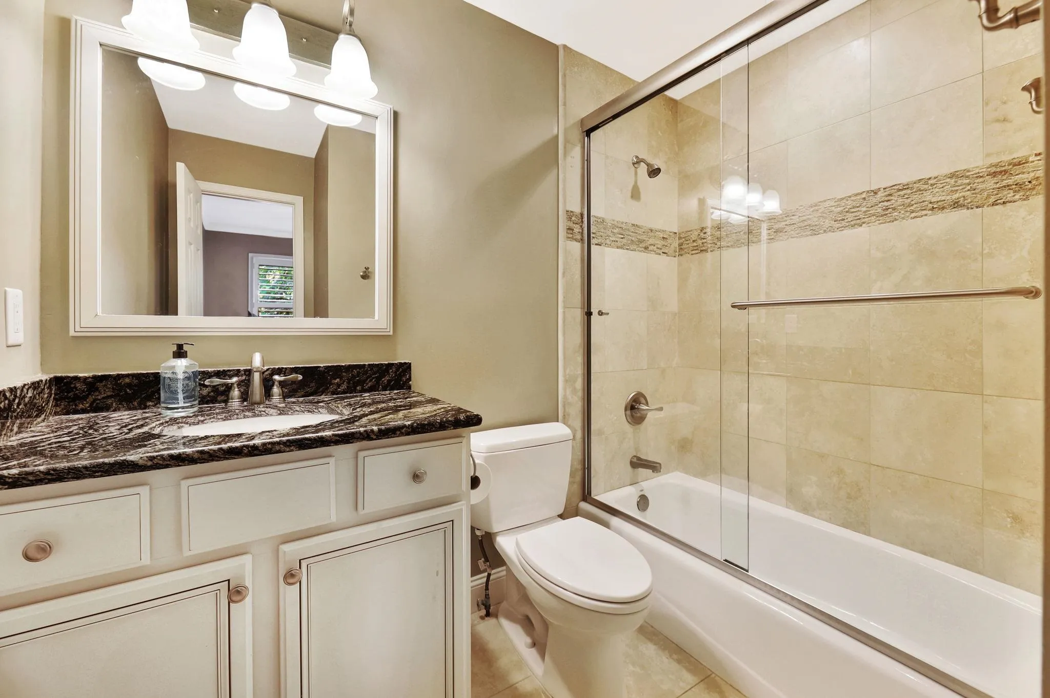 Wichita, Kansas 67206, United States, 5 Bedrooms Bedrooms, ,5 BathroomsBathrooms,Residential,Pending,41170