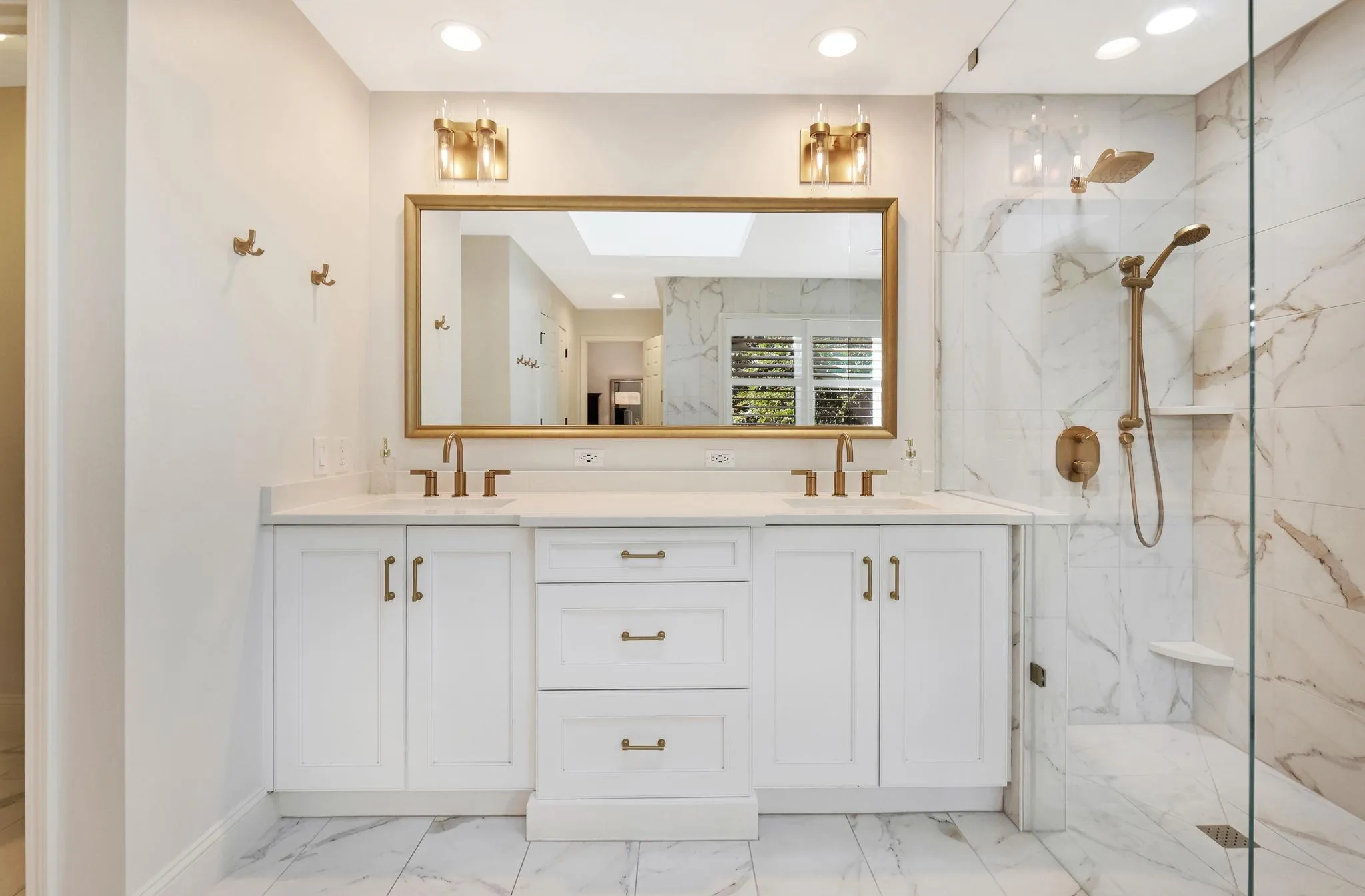 Wichita, Kansas 67206, United States, 5 Bedrooms Bedrooms, ,5 BathroomsBathrooms,Residential,Pending,41170