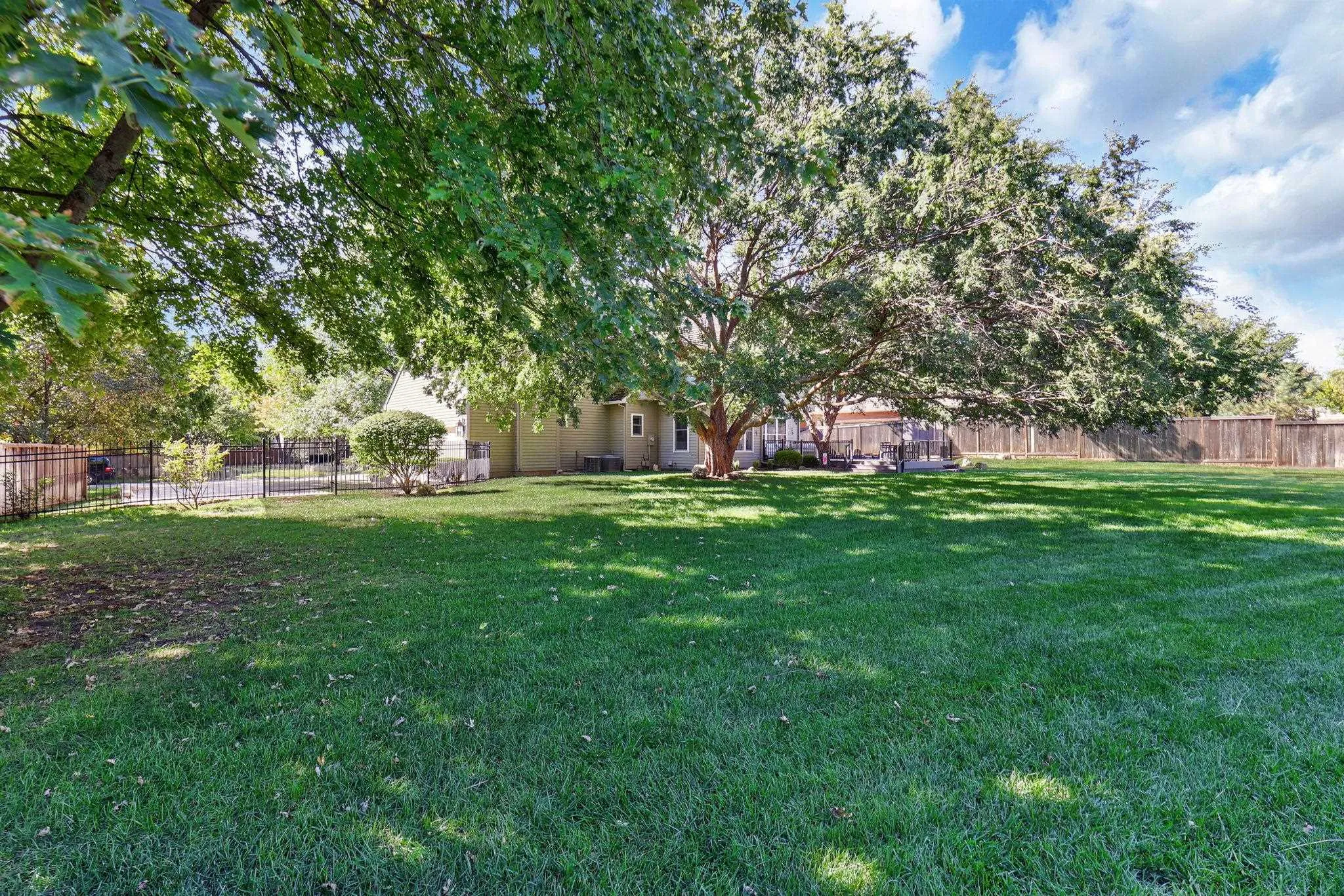 Wichita, Kansas 67206, United States, 5 Bedrooms Bedrooms, ,5 BathroomsBathrooms,Residential,Pending,41170