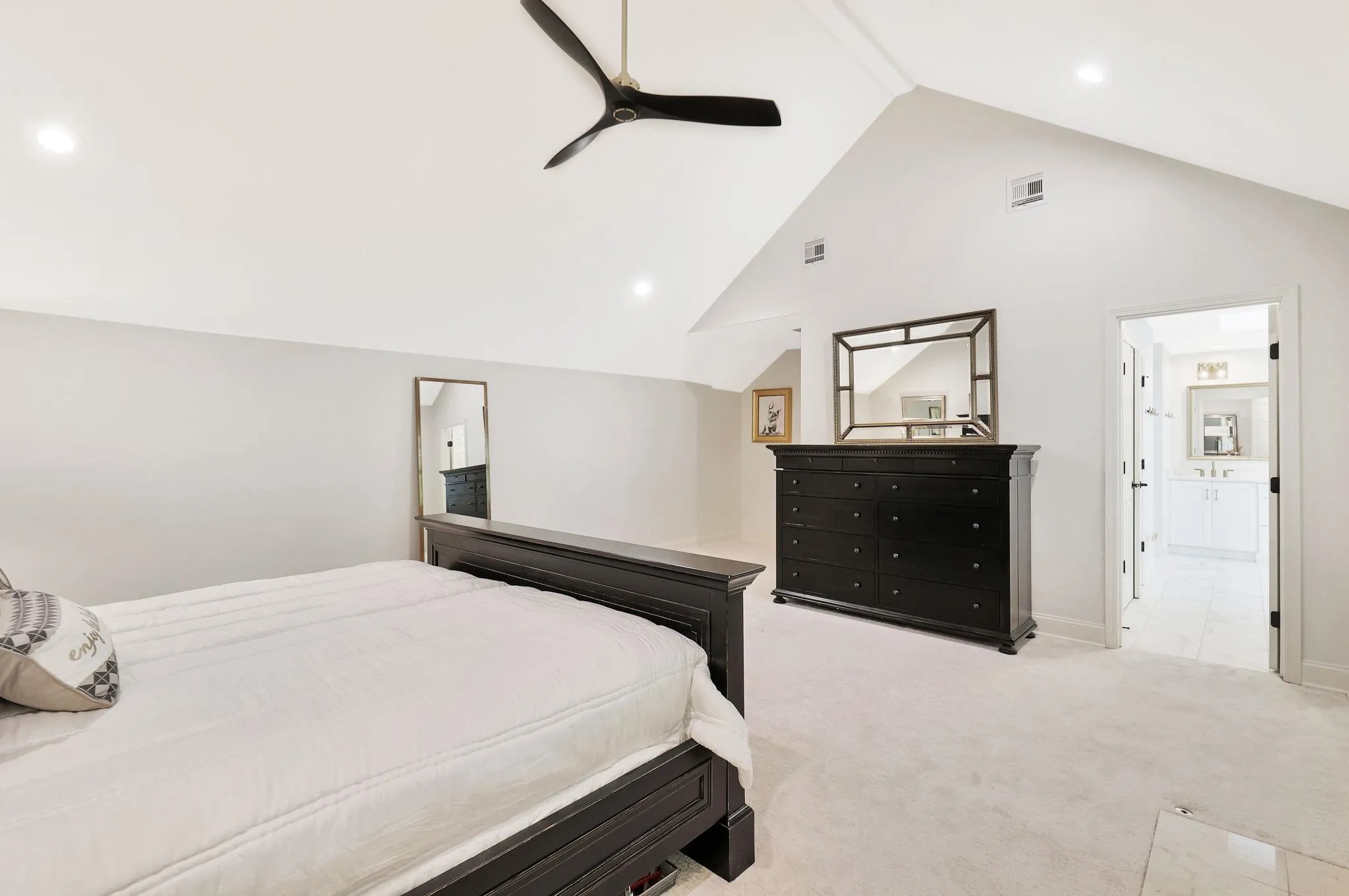 Wichita, Kansas 67206, United States, 5 Bedrooms Bedrooms, ,5 BathroomsBathrooms,Residential,Pending,41170