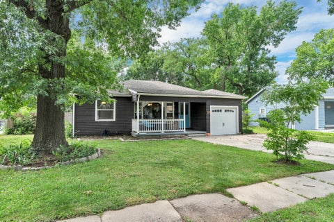 Homes For Sale - 645 S Waverly Dr<br/> Wichita, KS 67218