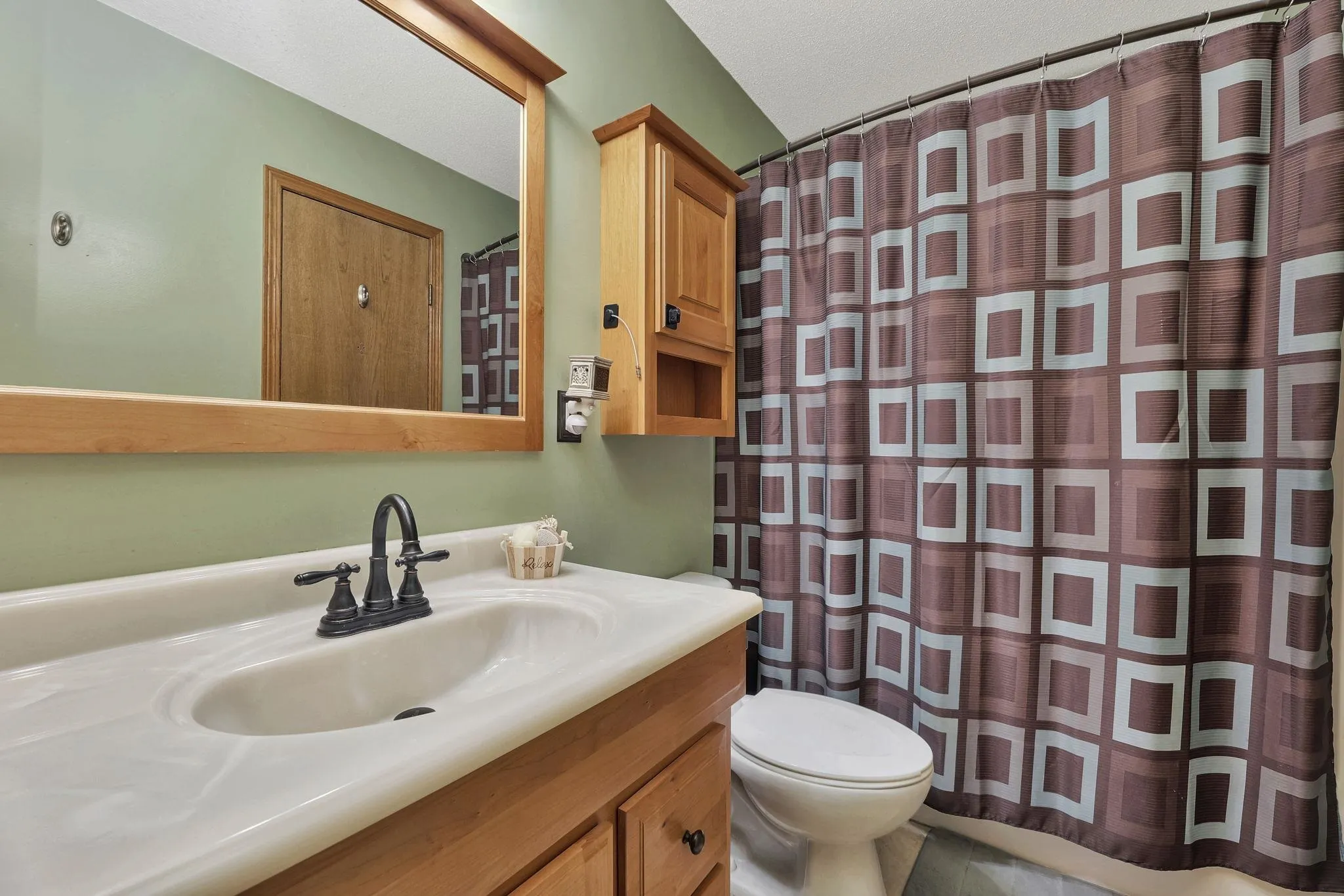 Wichita, Kansas 67216, United States, 3 Bedrooms Bedrooms, ,2 BathroomsBathrooms,Residential,Pending,45887