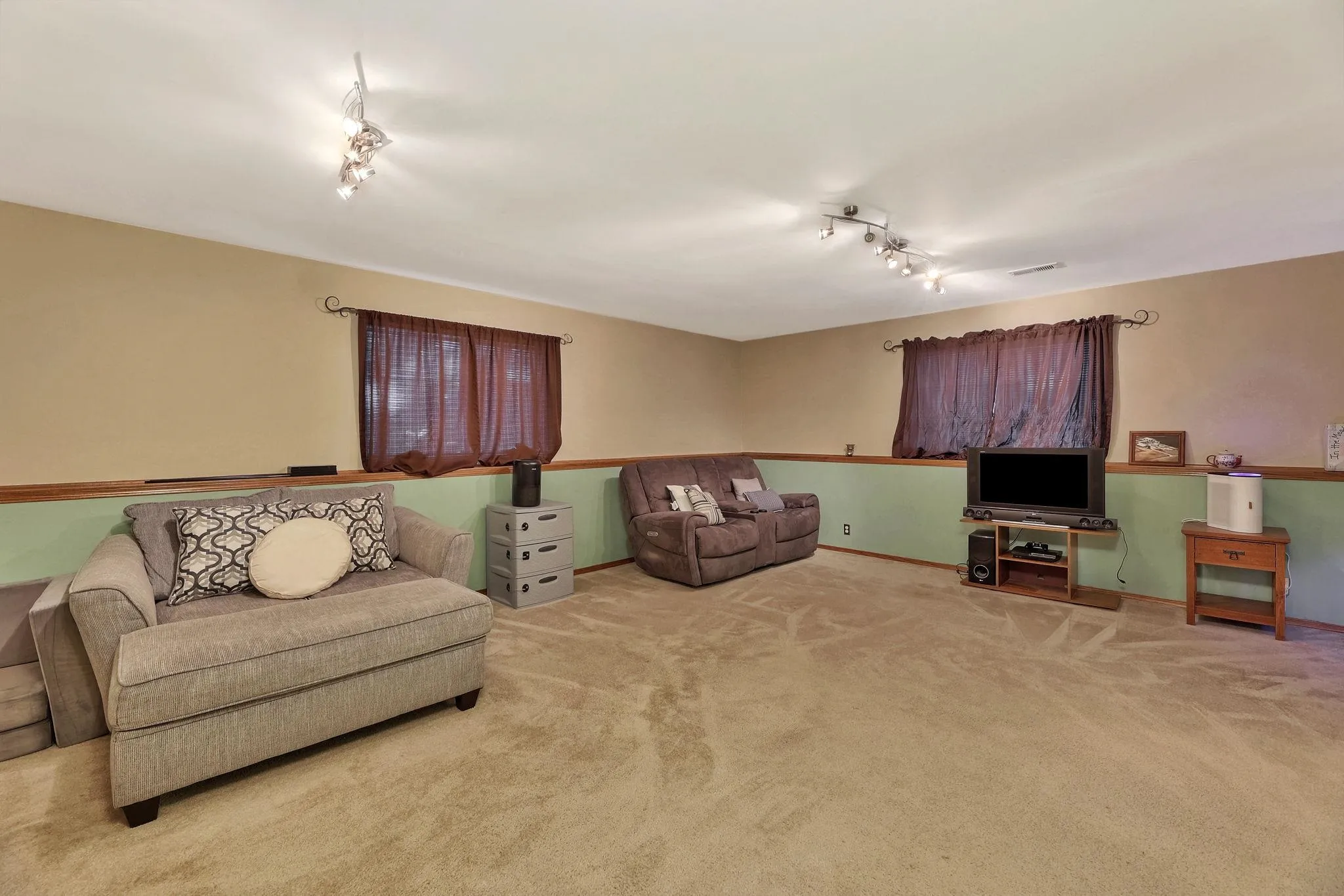 Wichita, Kansas 67216, United States, 3 Bedrooms Bedrooms, ,2 BathroomsBathrooms,Residential,Pending,45887