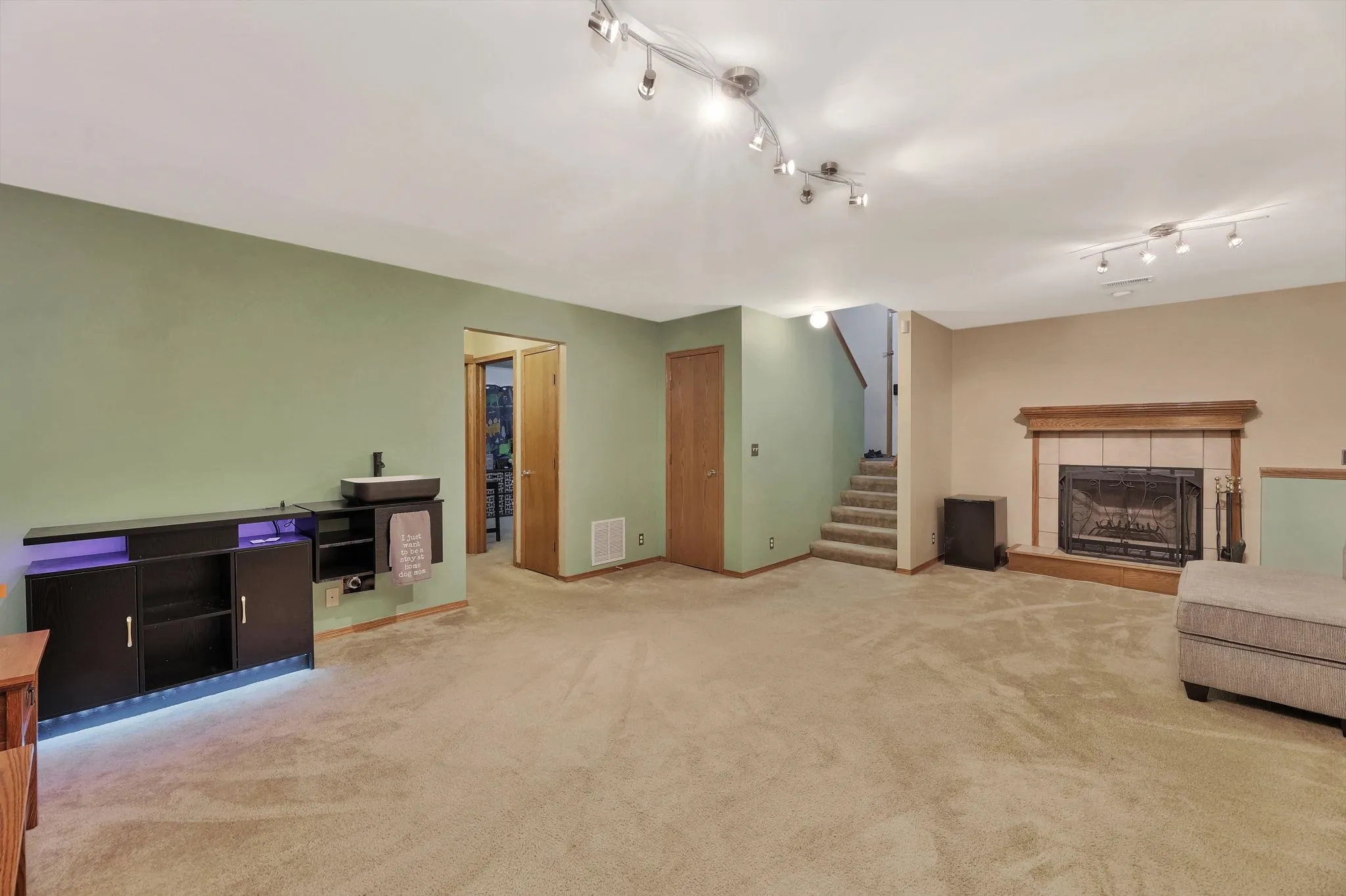 Wichita, Kansas 67216, United States, 3 Bedrooms Bedrooms, ,2 BathroomsBathrooms,Residential,Pending,45887