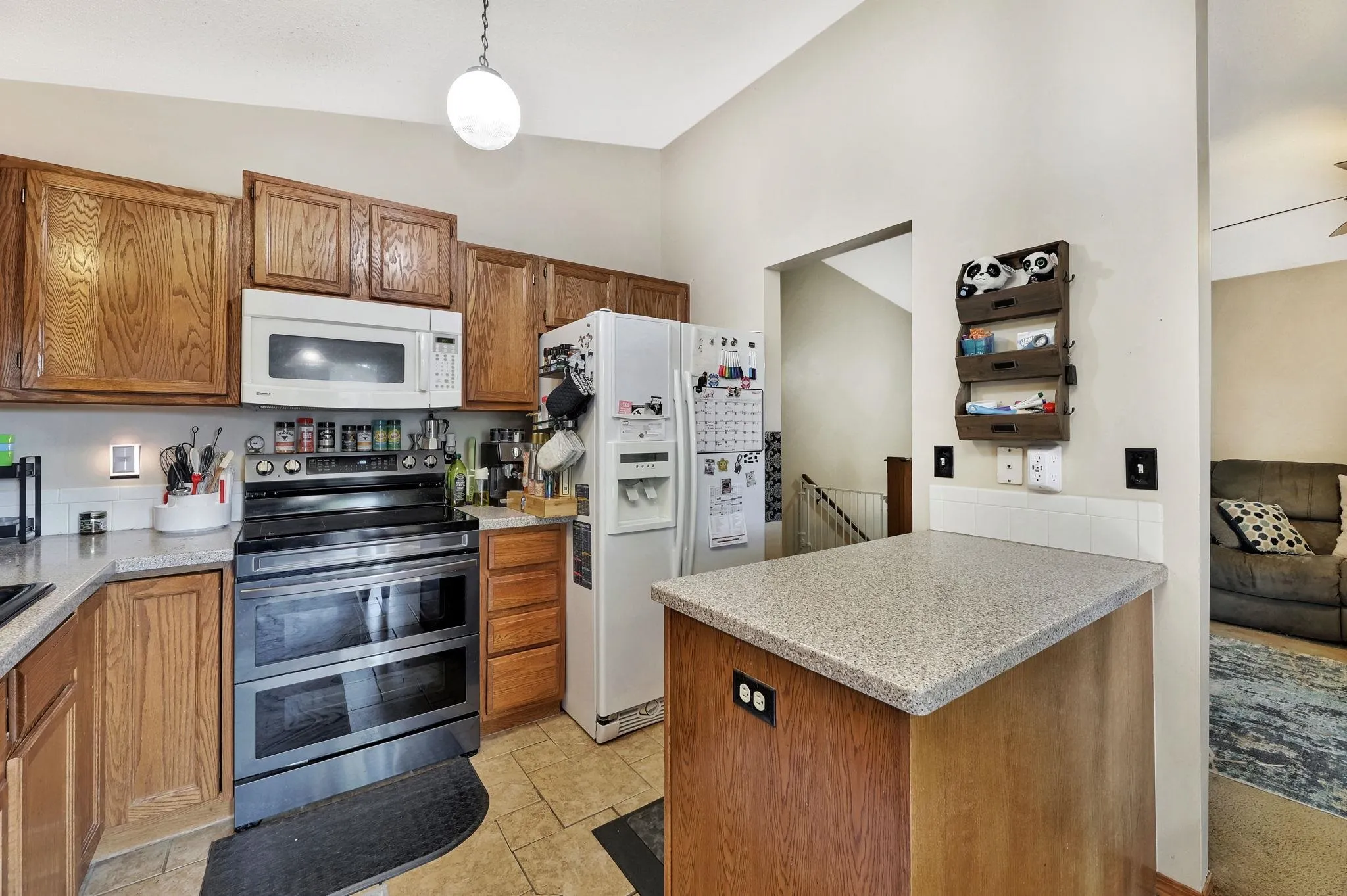 Wichita, Kansas 67216, United States, 3 Bedrooms Bedrooms, ,2 BathroomsBathrooms,Residential,Pending,45887