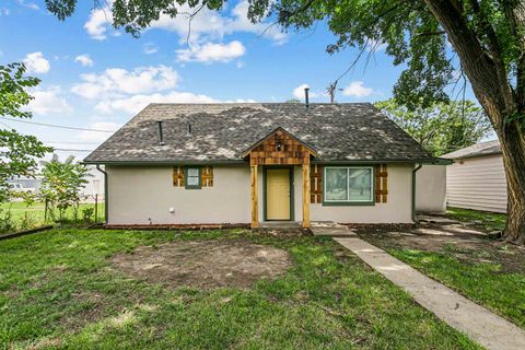 Homes For Sale - 1836 S Laura Ave<br/> Wichita, KS 67211