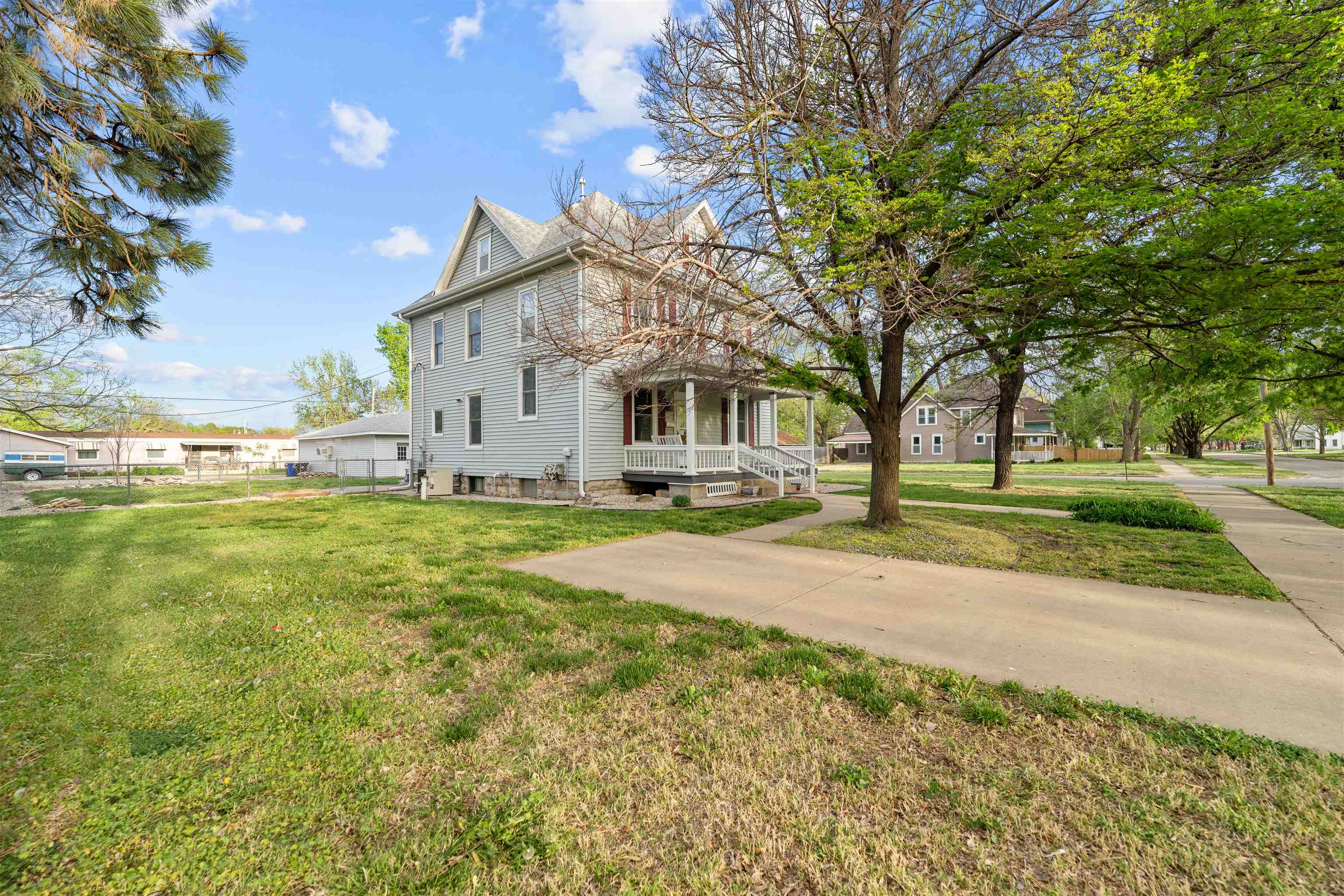 304 N 1st St, Lindsborg, Kansas image 2
