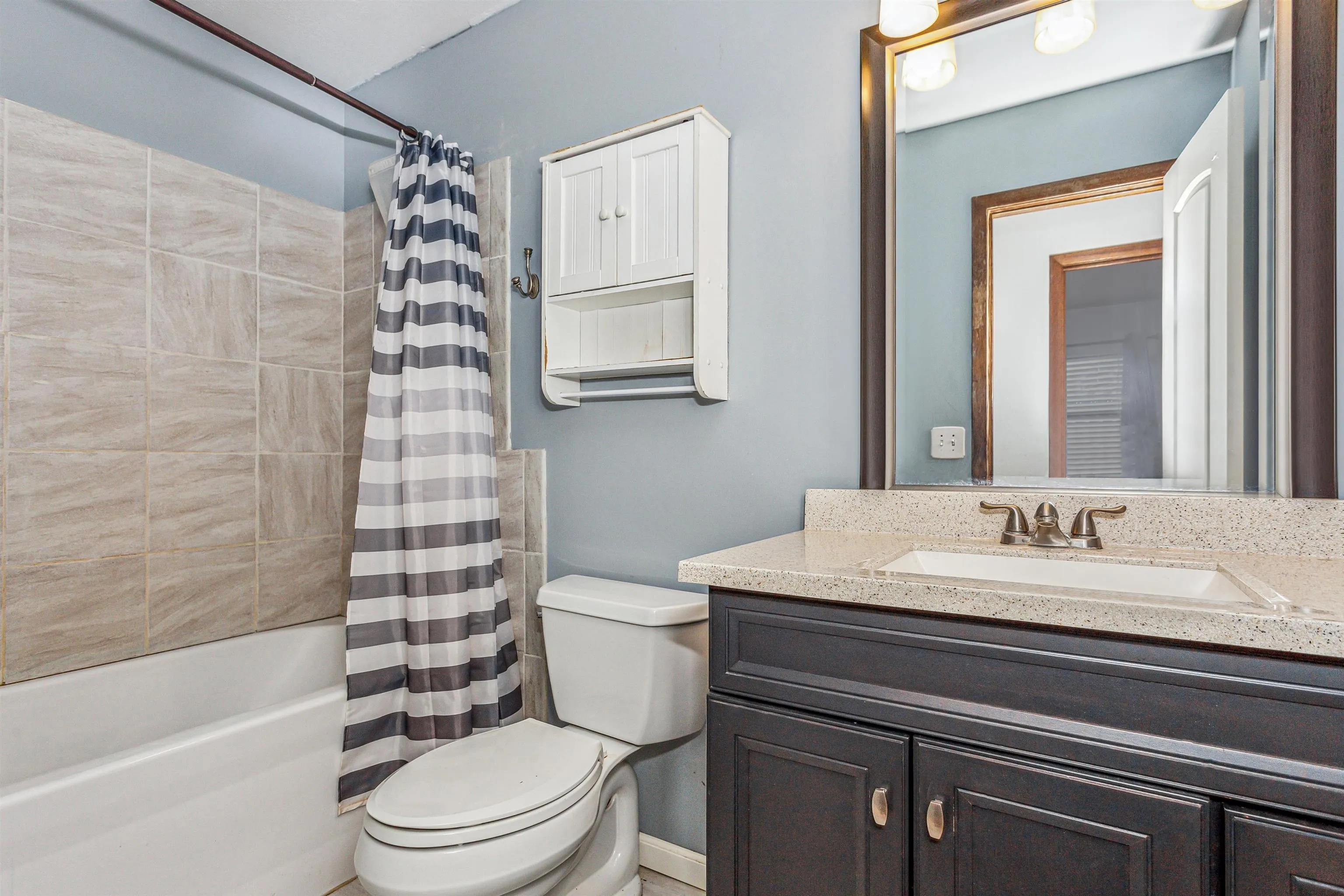 Wichita, Kansas 67210, United States, 4 Bedrooms Bedrooms, ,3 BathroomsBathrooms,Residential,Active,144168