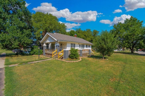 Homes For Sale - 501 W Lincoln Ave<br/> Sumner County, Wellington, KS 67152