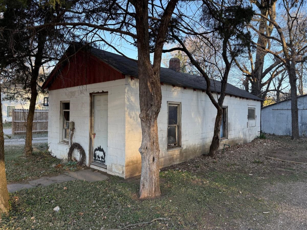 101 W Maple St, Oxford, Kansas image 3