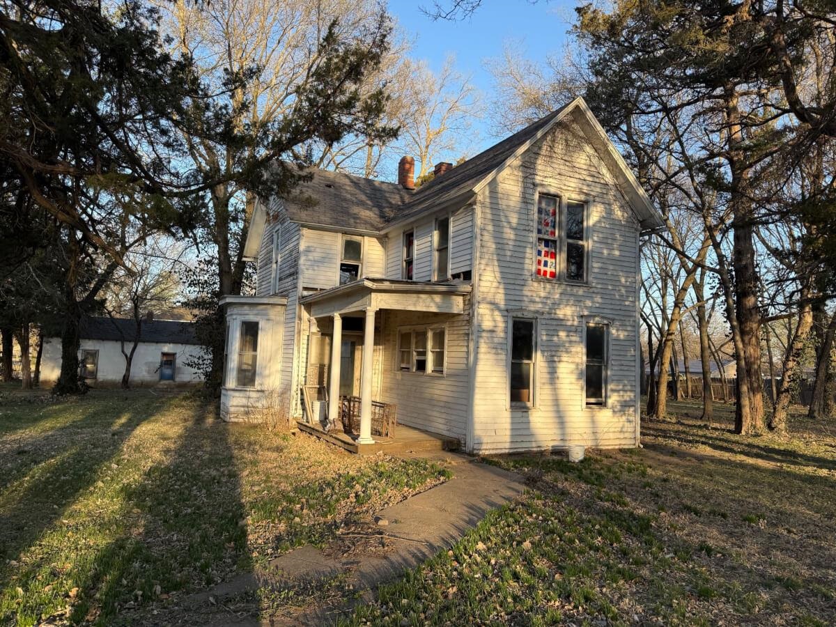 101 W Maple St, Oxford, Kansas image 1
