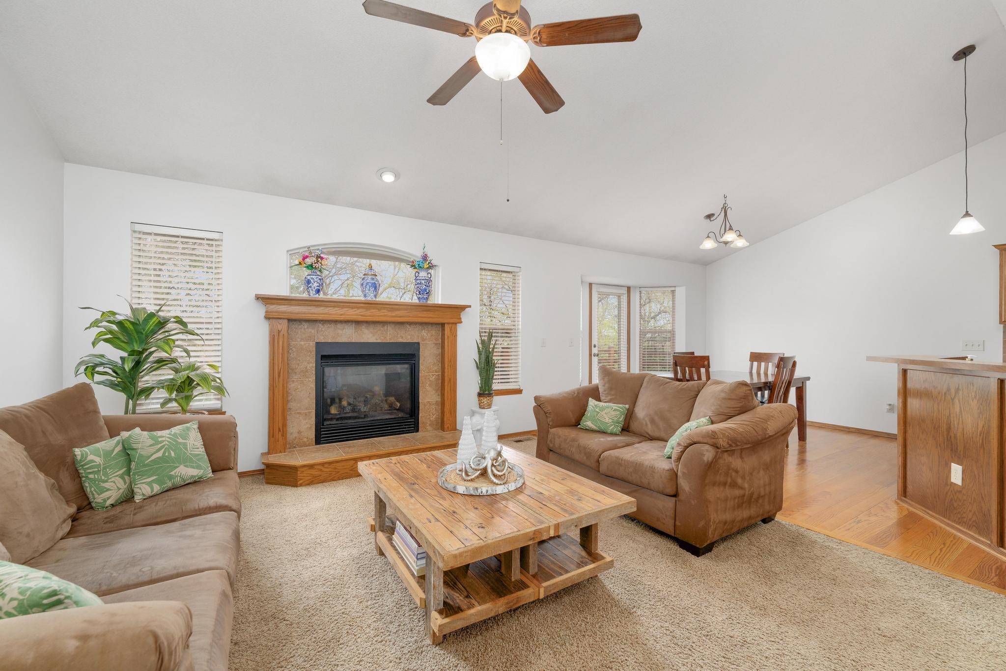 708 E Sprucewood Cir, Park City, Kansas image 3