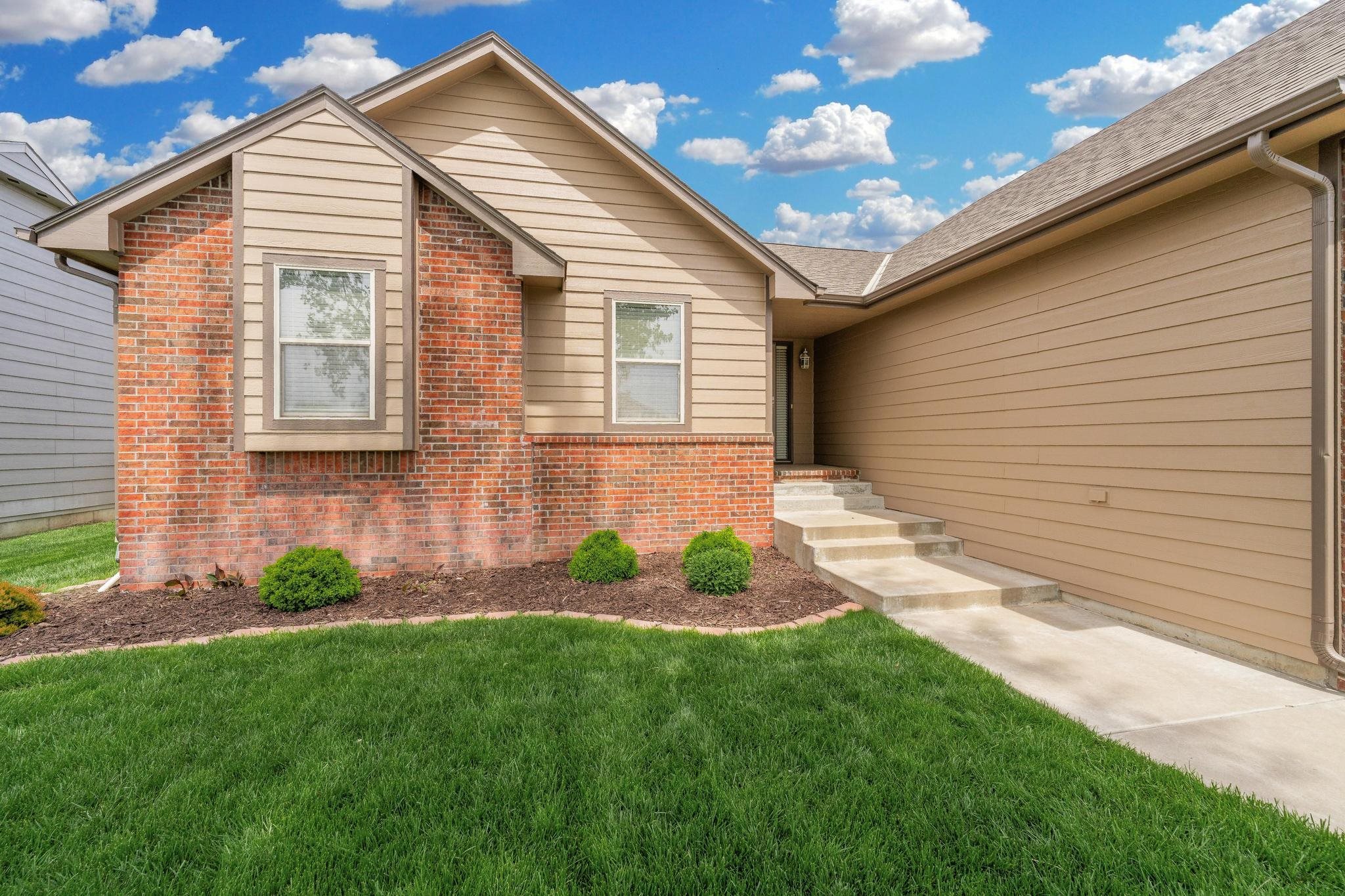 708 E Sprucewood Cir, Park City, Kansas image 2
