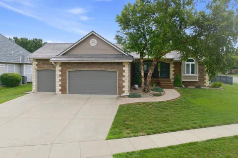 Homes For Sale - 1760 E Tiara Pines St<br/> Derby, KS 67037