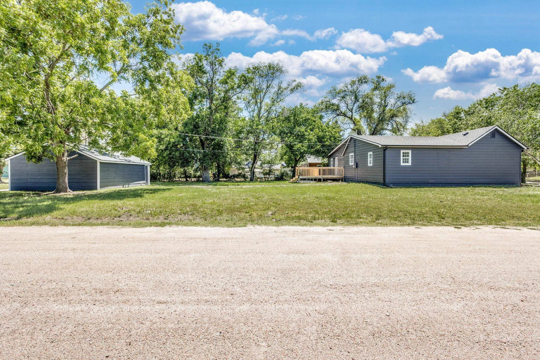 Halstead, Kansas 67056, United States, 5 Bedrooms Bedrooms, ,2 BathroomsBathrooms,Residential,Active,136297