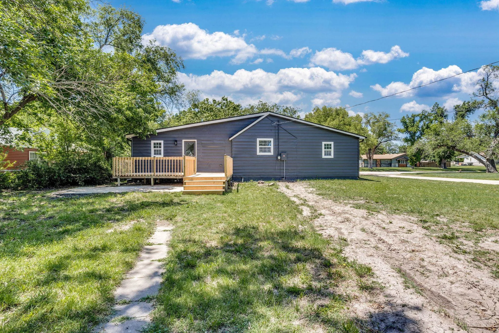 Halstead, Kansas 67056, United States, 5 Bedrooms Bedrooms, ,2 BathroomsBathrooms,Residential,Active,136297